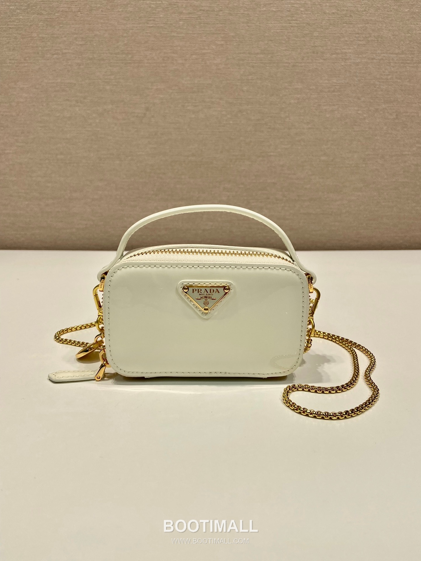 Prada Patent Leather Mini Crossbody Bag with Triangle Logo Chain Strap Detail 프라다 페이턴트 레더 트라이앵글 로고 체인 스트랩 미니 크로스백 1NR025 11cm 1