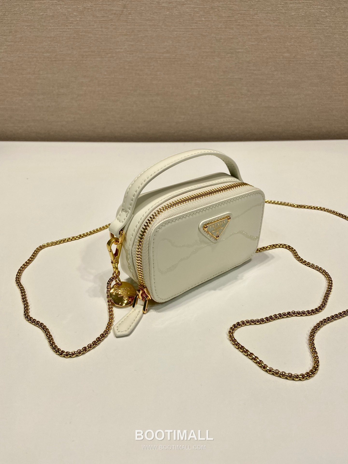Prada Patent Leather Mini Crossbody Bag with Triangle Logo Chain Strap Detail 프라다 페이턴트 레더 트라이앵글 로고 체인 스트랩 미니 크로스백 1NR025 11cm 3