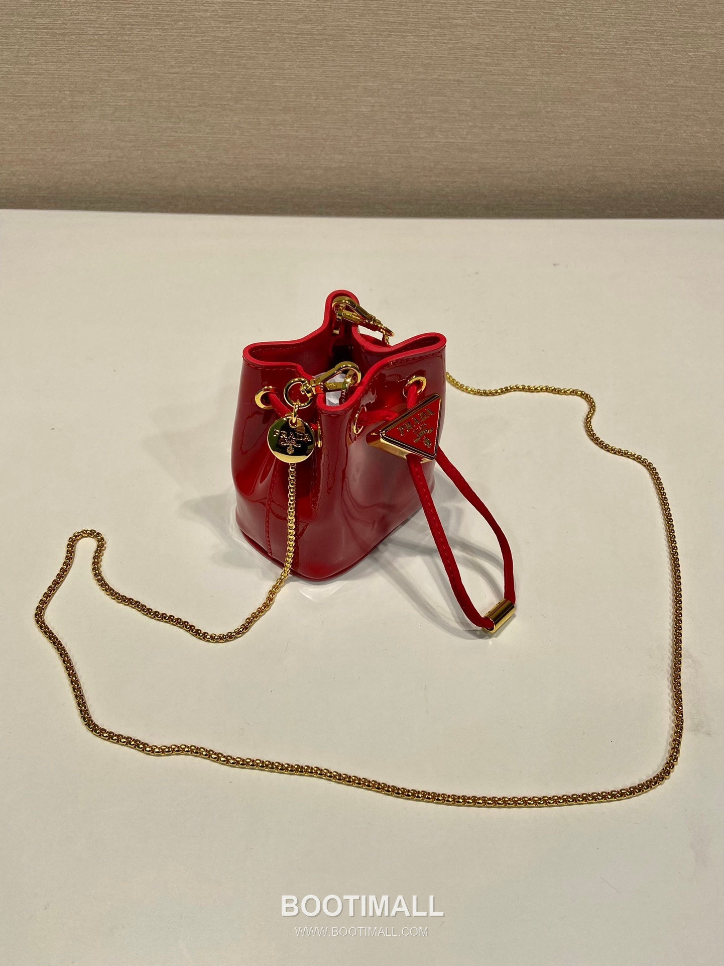 Prada Patent Calfskin Bucket Crossbody Bag with Triangle Logo Chain Strap Detail 프라다 페이턴트 카프스킨 트라이앵글 로고 체인 스트랩 버킷 크로스백 1NR016 10cm 3