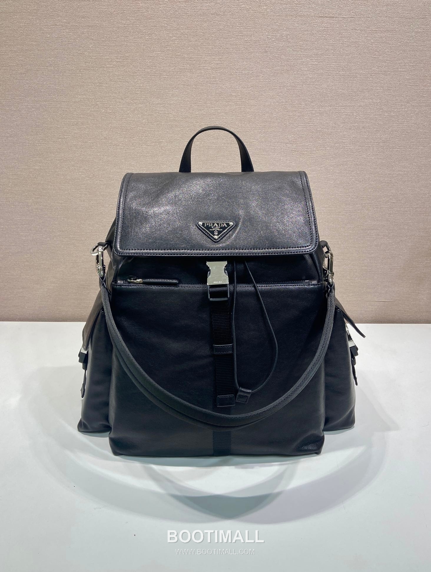 Prada Explore Lambskin Backpack with Flap Buckle Multi Pocket Detail 프라다 익스플로어 램스킨 플랩 버클 멀티포켓 백팩 2VZ118 39cm 1