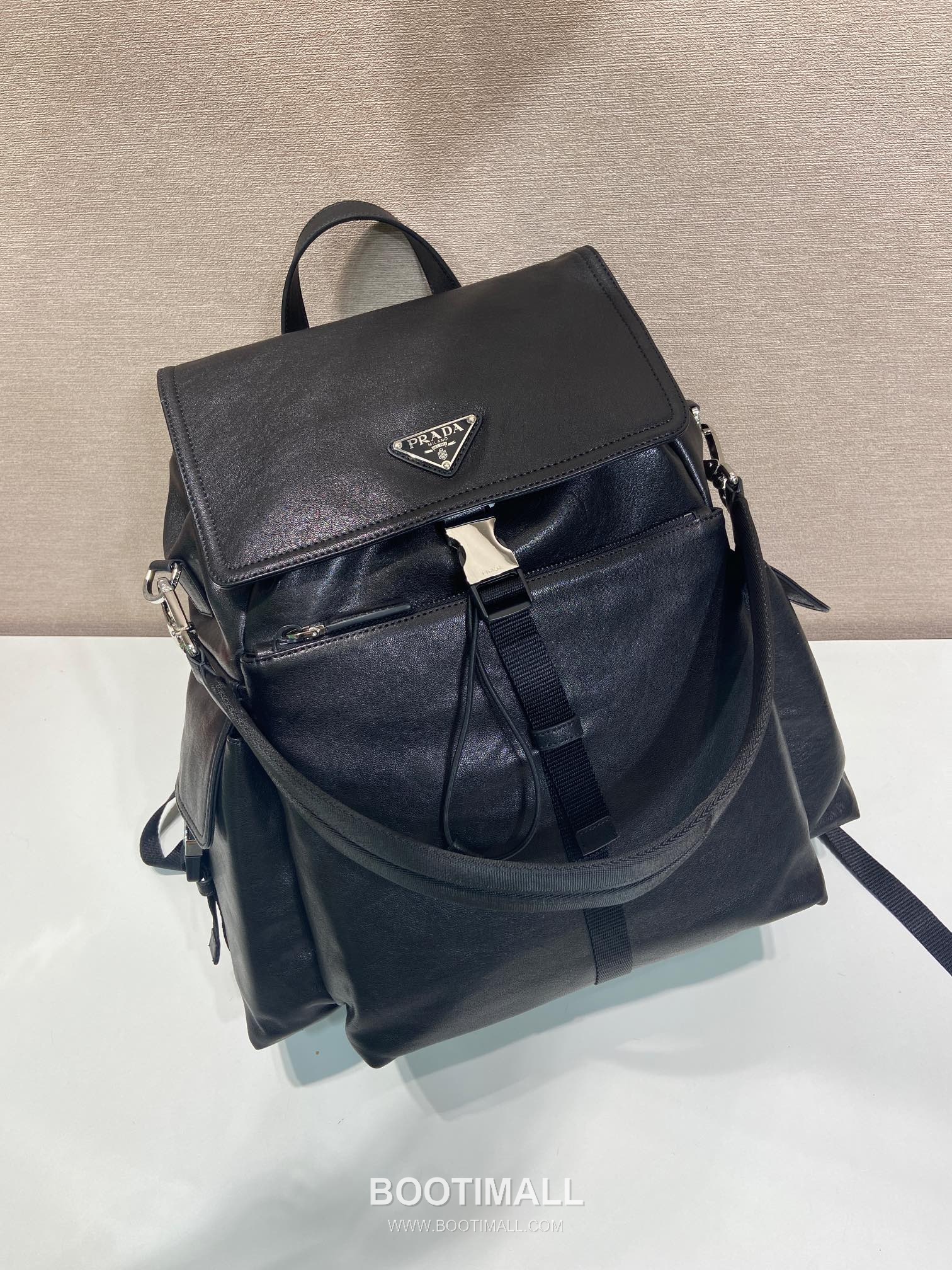 Prada Explore Lambskin Backpack with Flap Buckle Multi Pocket Detail 프라다 익스플로어 램스킨 플랩 버클 멀티포켓 백팩 2VZ118 39cm 3