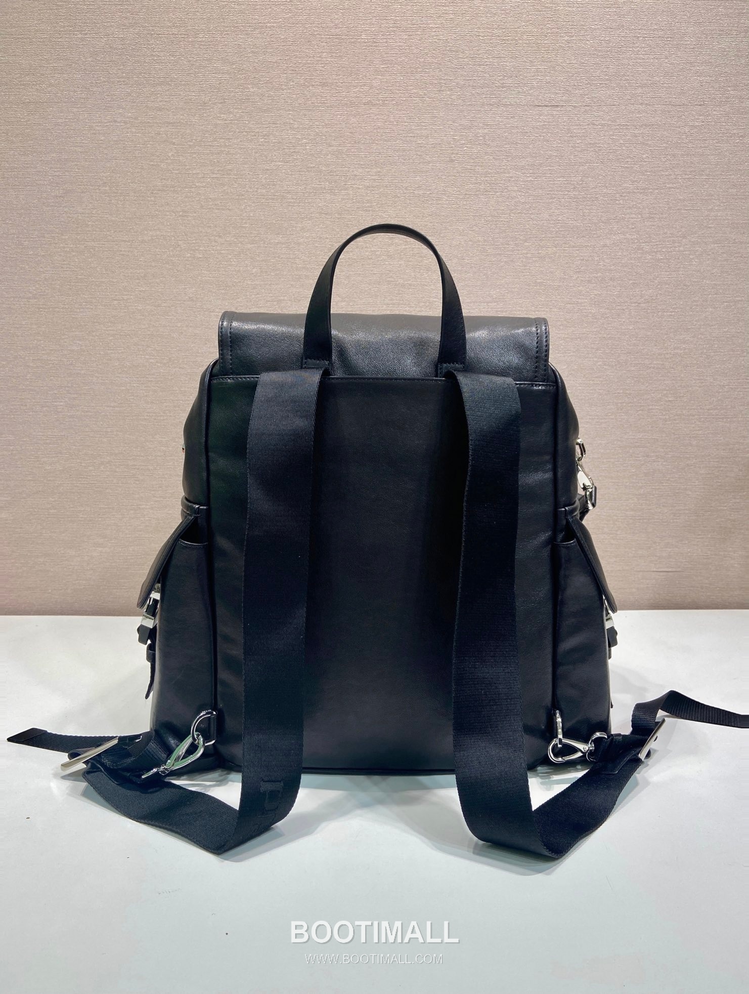 Prada Explore Lambskin Backpack with Flap Buckle Multi Pocket Detail 프라다 익스플로어 램스킨 플랩 버클 멀티포켓 백팩 2VZ118 39cm 4
