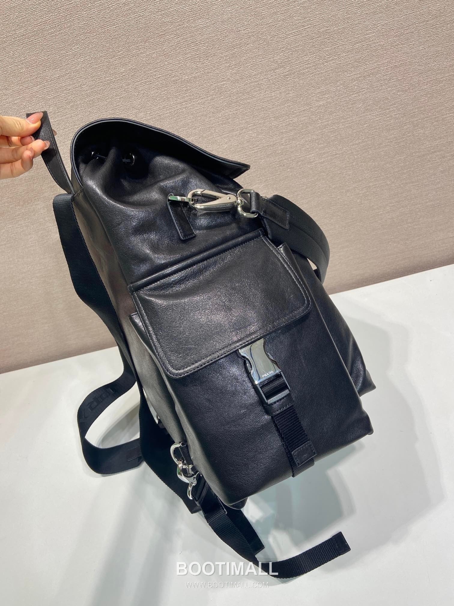 Prada Explore Lambskin Backpack with Flap Buckle Multi Pocket Detail 프라다 익스플로어 램스킨 플랩 버클 멀티포켓 백팩 2VZ118 39cm 5