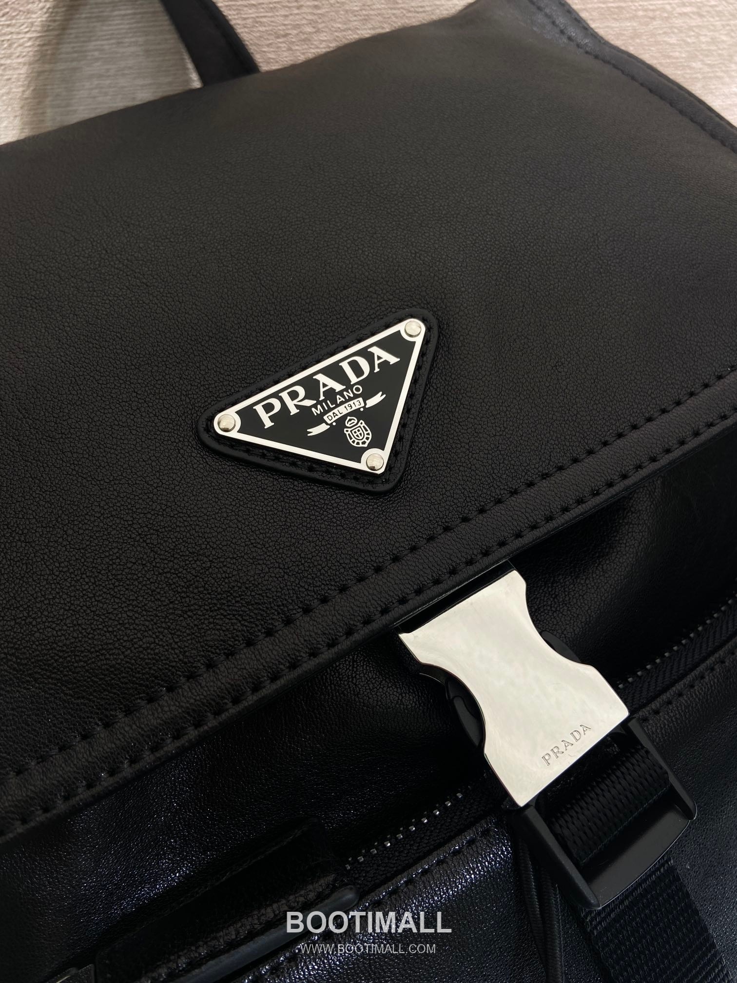 Prada Explore Lambskin Backpack with Flap Buckle Multi Pocket Detail 프라다 익스플로어 램스킨 플랩 버클 멀티포켓 백팩 2VZ118 39cm 7