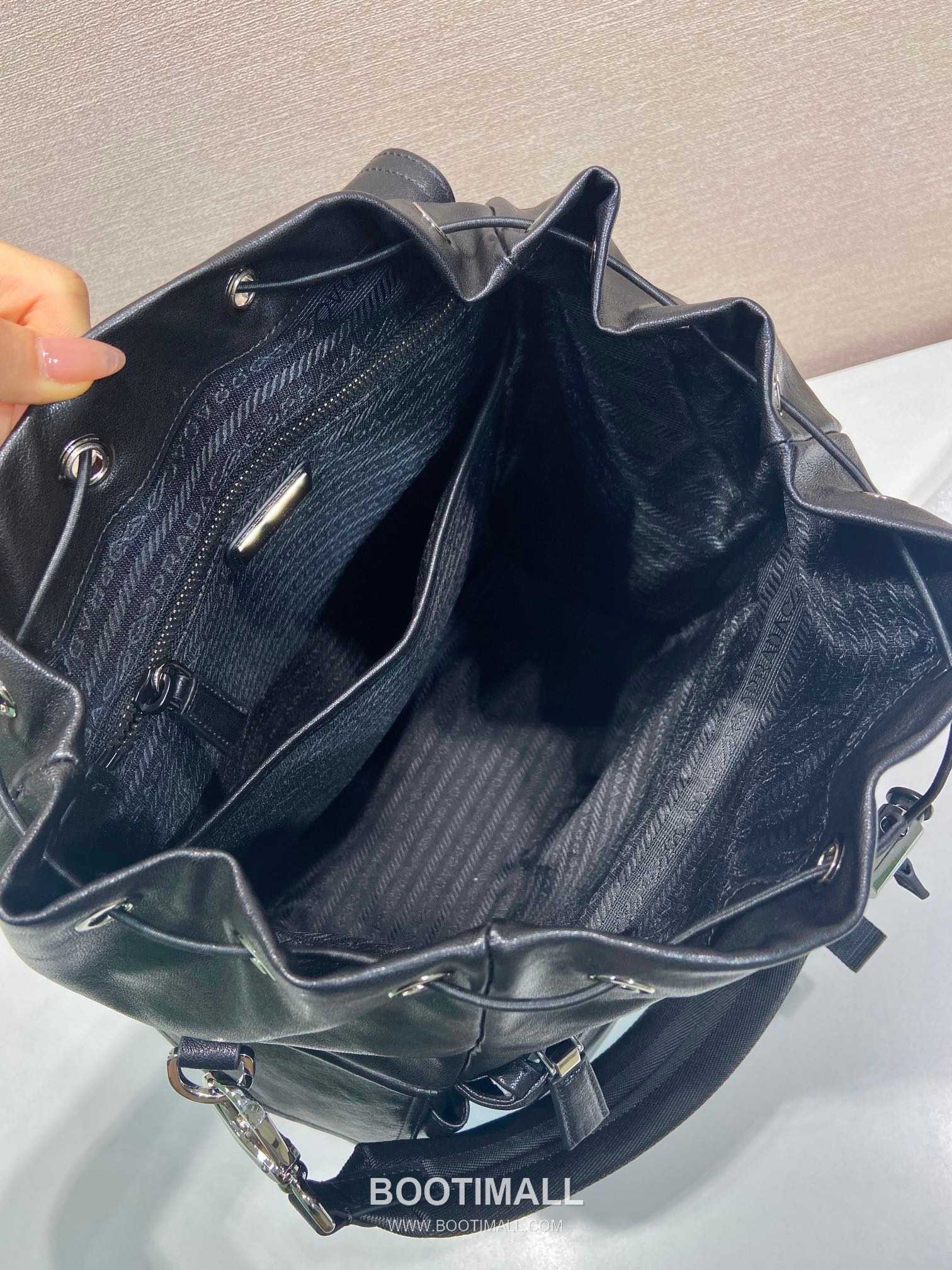 Prada Explore Lambskin Backpack with Flap Buckle Multi Pocket Detail 프라다 익스플로어 램스킨 플랩 버클 멀티포켓 백팩 2VZ118 39cm 8