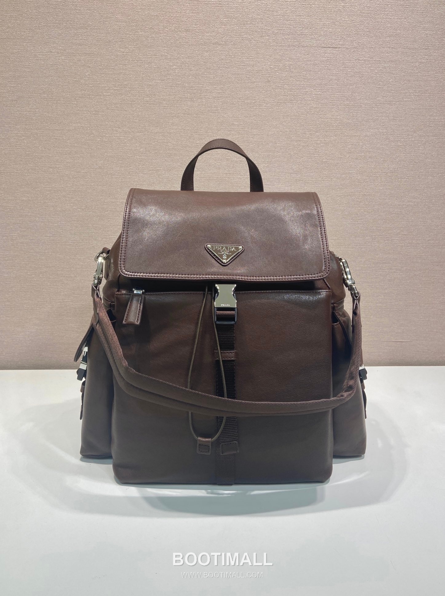 Prada Explore Lambskin Backpack with Flap Buckle Multi Pocket Detail 프라다 익스플로어 램스킨 플랩 버클 멀티포켓 백팩 2VZ118 39cm 1