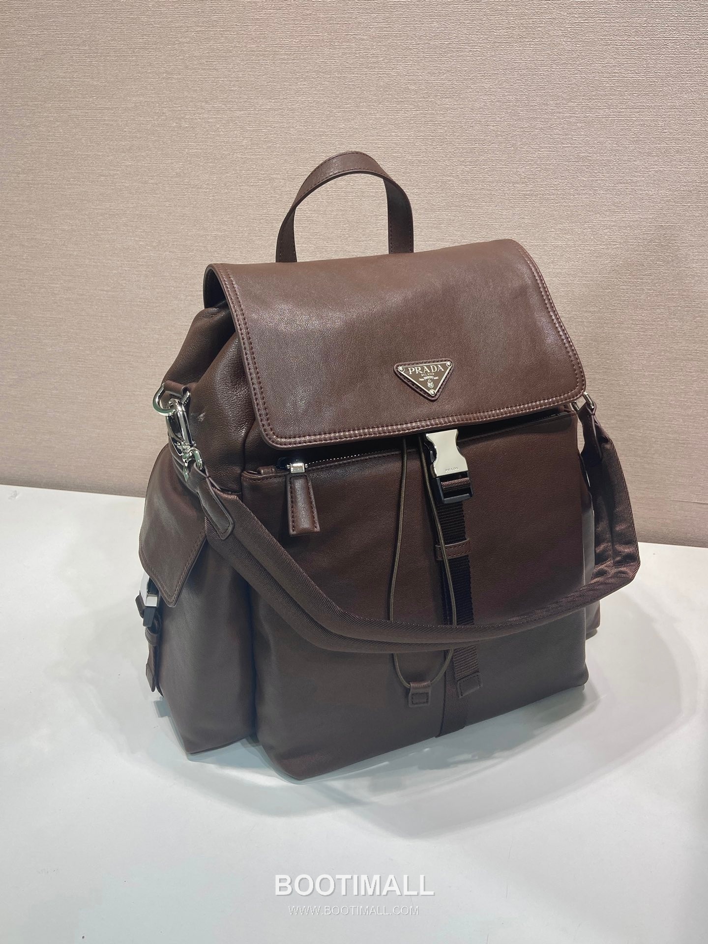 Prada Explore Lambskin Backpack with Flap Buckle Multi Pocket Detail 프라다 익스플로어 램스킨 플랩 버클 멀티포켓 백팩 2VZ118 39cm 2