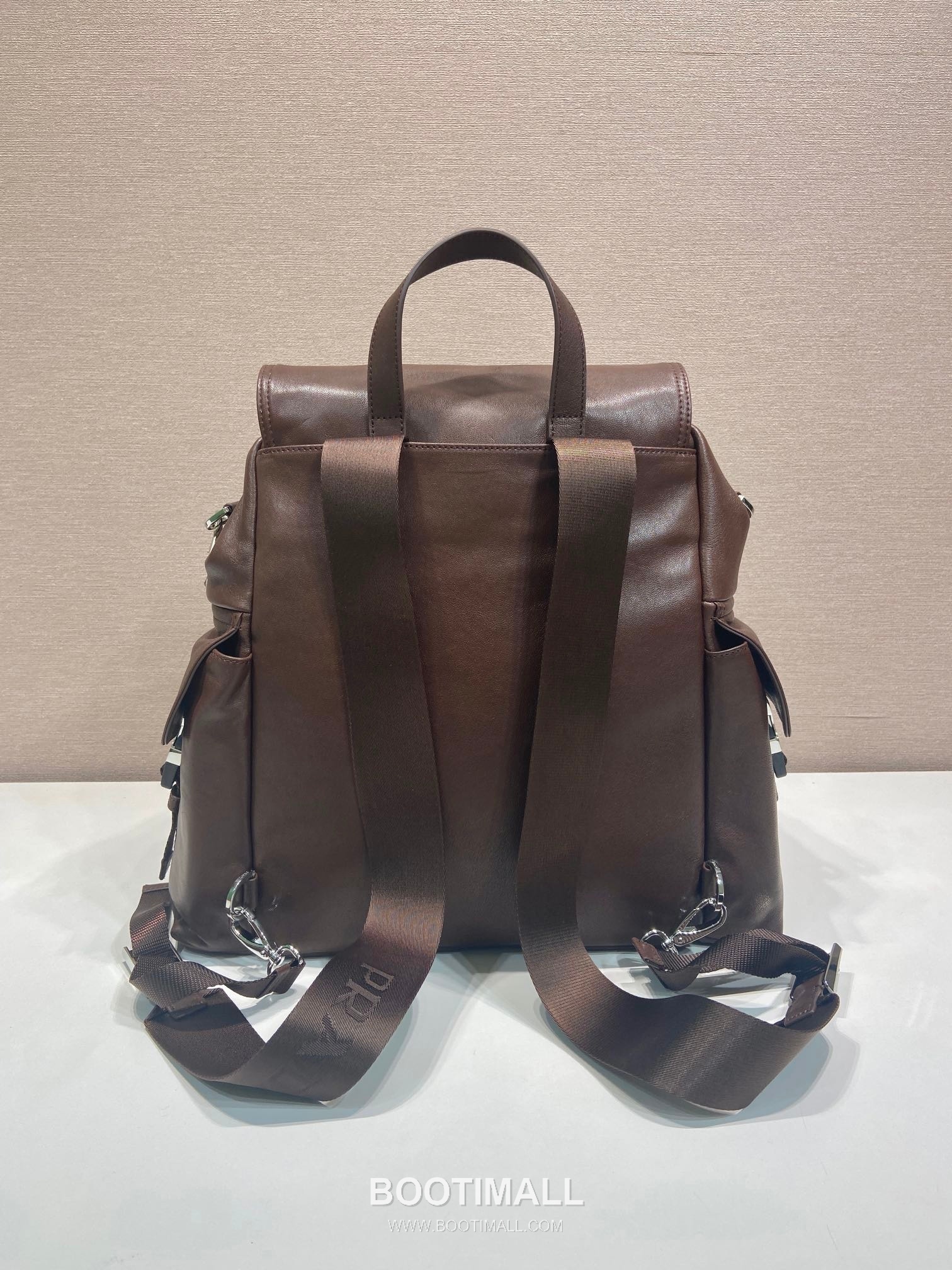 Prada Explore Lambskin Backpack with Flap Buckle Multi Pocket Detail 프라다 익스플로어 램스킨 플랩 버클 멀티포켓 백팩 2VZ118 39cm 4