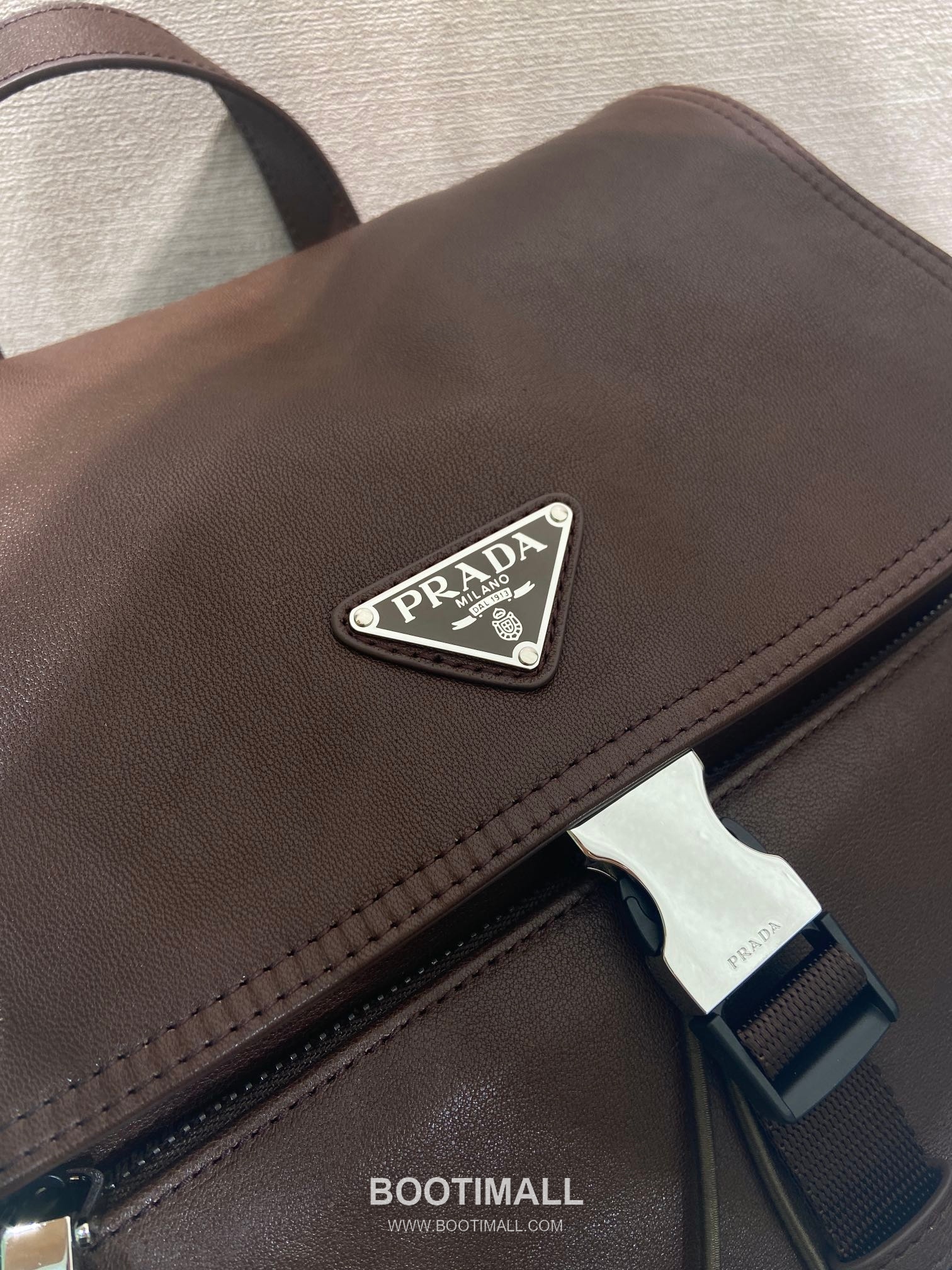 Prada Explore Lambskin Backpack with Flap Buckle Multi Pocket Detail 프라다 익스플로어 램스킨 플랩 버클 멀티포켓 백팩 2VZ118 39cm 7