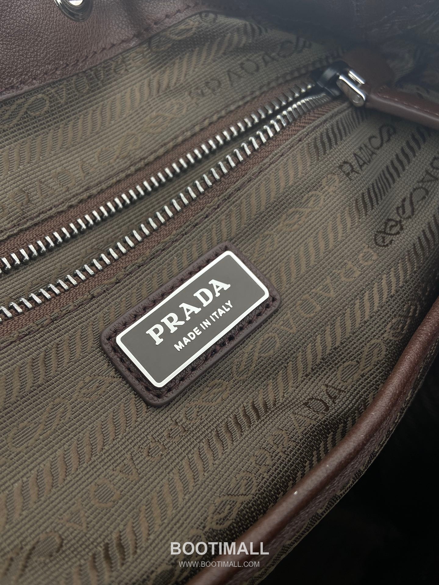 Prada Explore Lambskin Backpack with Flap Buckle Multi Pocket Detail 프라다 익스플로어 램스킨 플랩 버클 멀티포켓 백팩 2VZ118 39cm 9