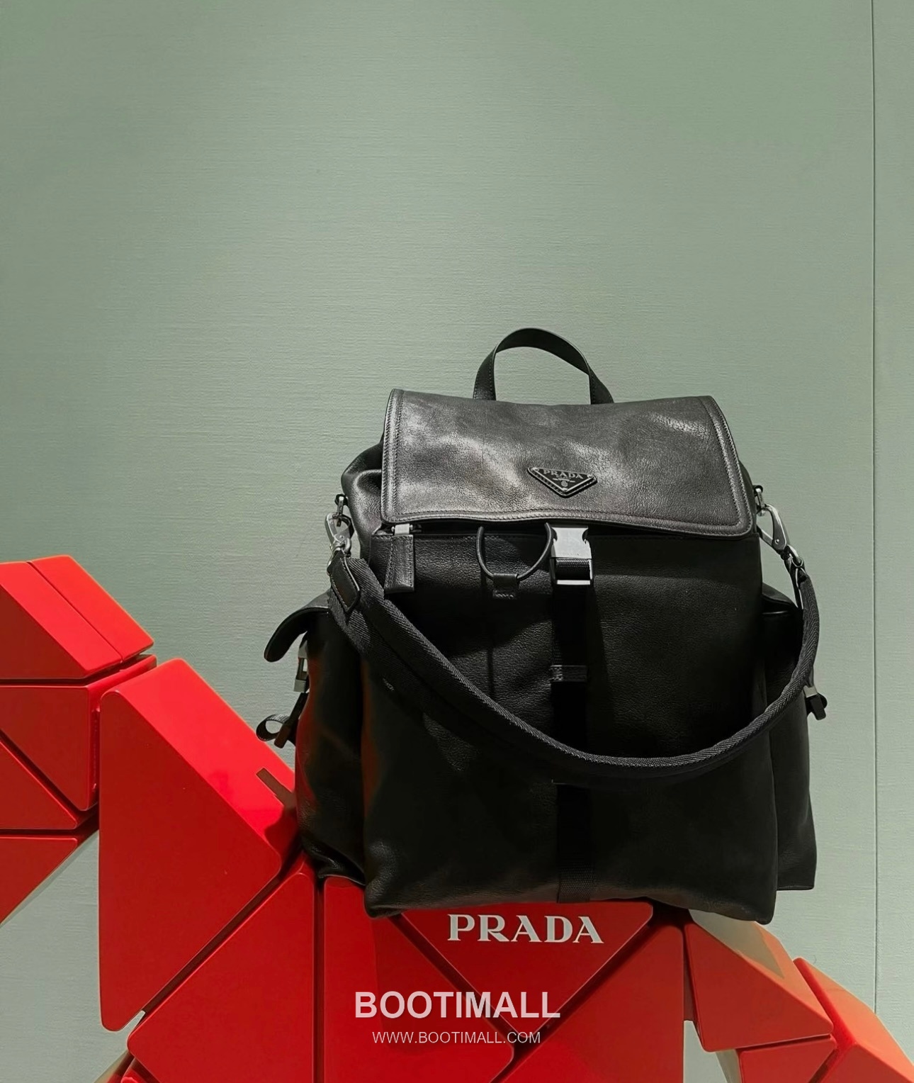 Prada Explore Lambskin Backpack with Flap Buckle Multi Pocket Detail 프라다 익스플로어 램스킨 플랩 버클 멀티포켓 백팩 2VZ118 39cm 10