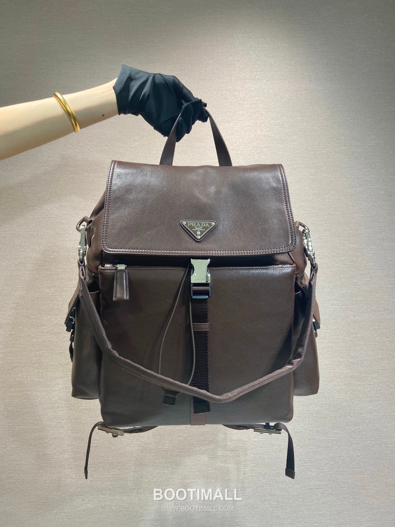 Prada Explore Lambskin Backpack with Flap Buckle Multi Pocket Detail 프라다 익스플로어 램스킨 플랩 버클 멀티포켓 백팩 2VZ118 39cm 11