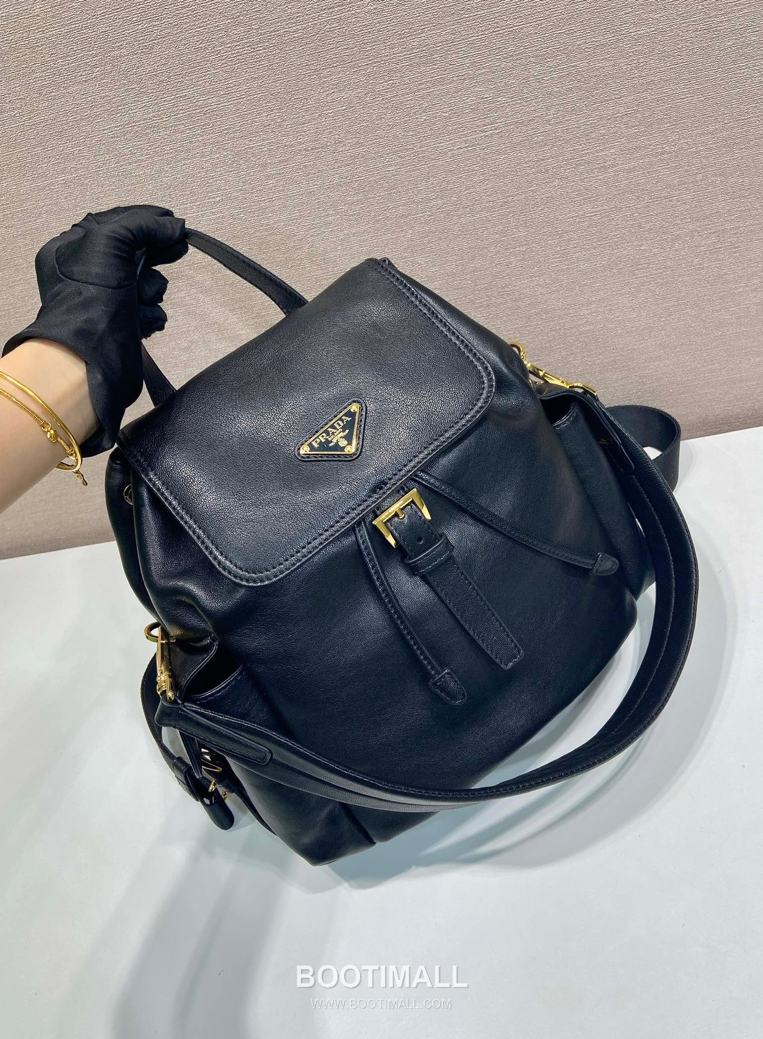 Prada Explore Lambskin Backpack with Flap Buckle Dual Pocket Detail 프라다 익스플로어 램스킨 플랩 버클 듀얼 포켓 백팩 1BZ080 27cm 3