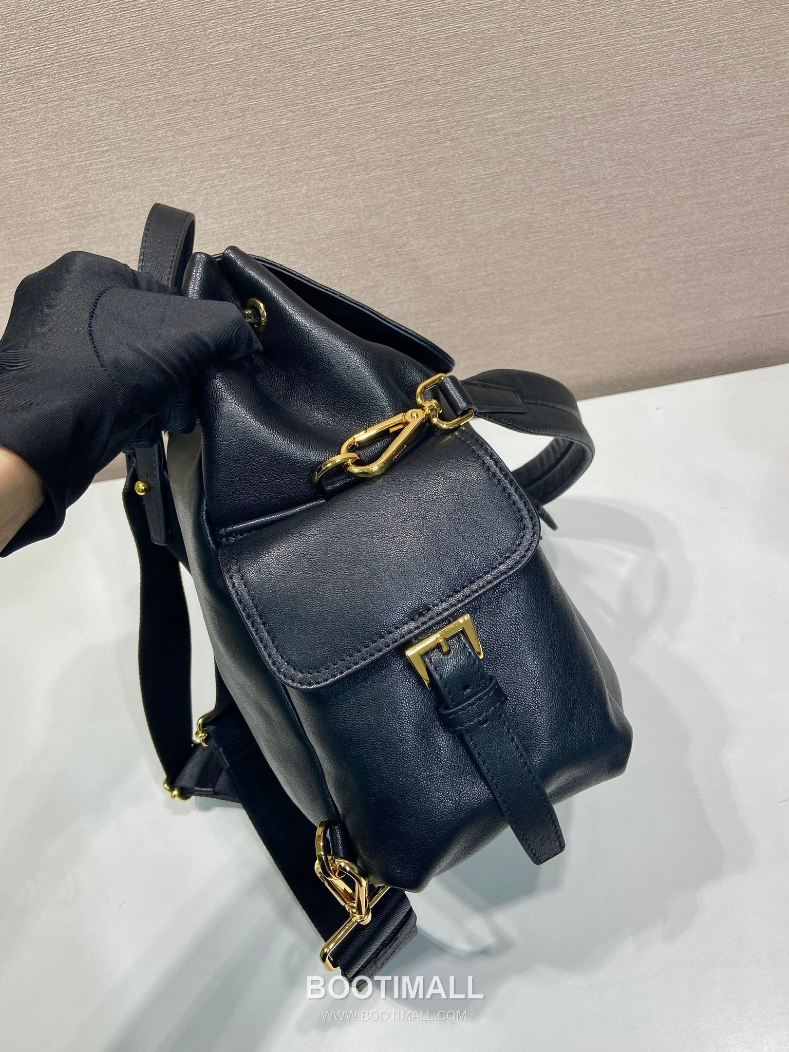 Prada Explore Lambskin Backpack with Flap Buckle Dual Pocket Detail 프라다 익스플로어 램스킨 플랩 버클 듀얼 포켓 백팩 1BZ080 27cm 5