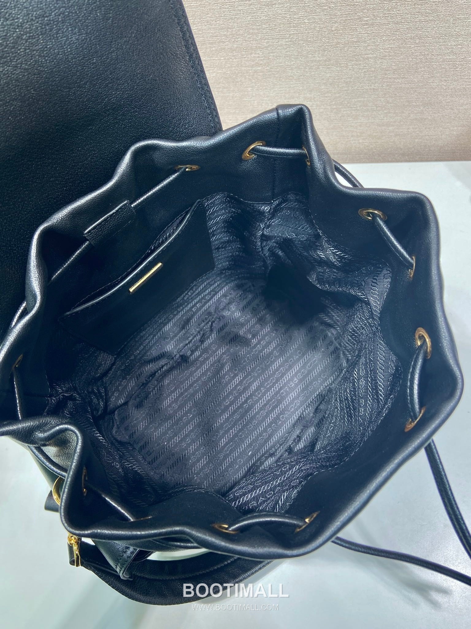 Prada Explore Lambskin Backpack with Flap Buckle Dual Pocket Detail 프라다 익스플로어 램스킨 플랩 버클 듀얼 포켓 백팩 1BZ080 27cm 8