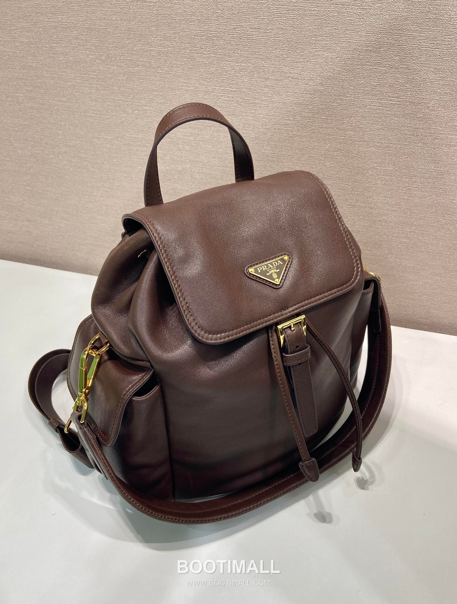 Prada Explore Lambskin Backpack with Flap Buckle Dual Pocket Detail 프라다 익스플로어 램스킨 플랩 버클 듀얼 포켓 백팩 1BZ080 27cm 2