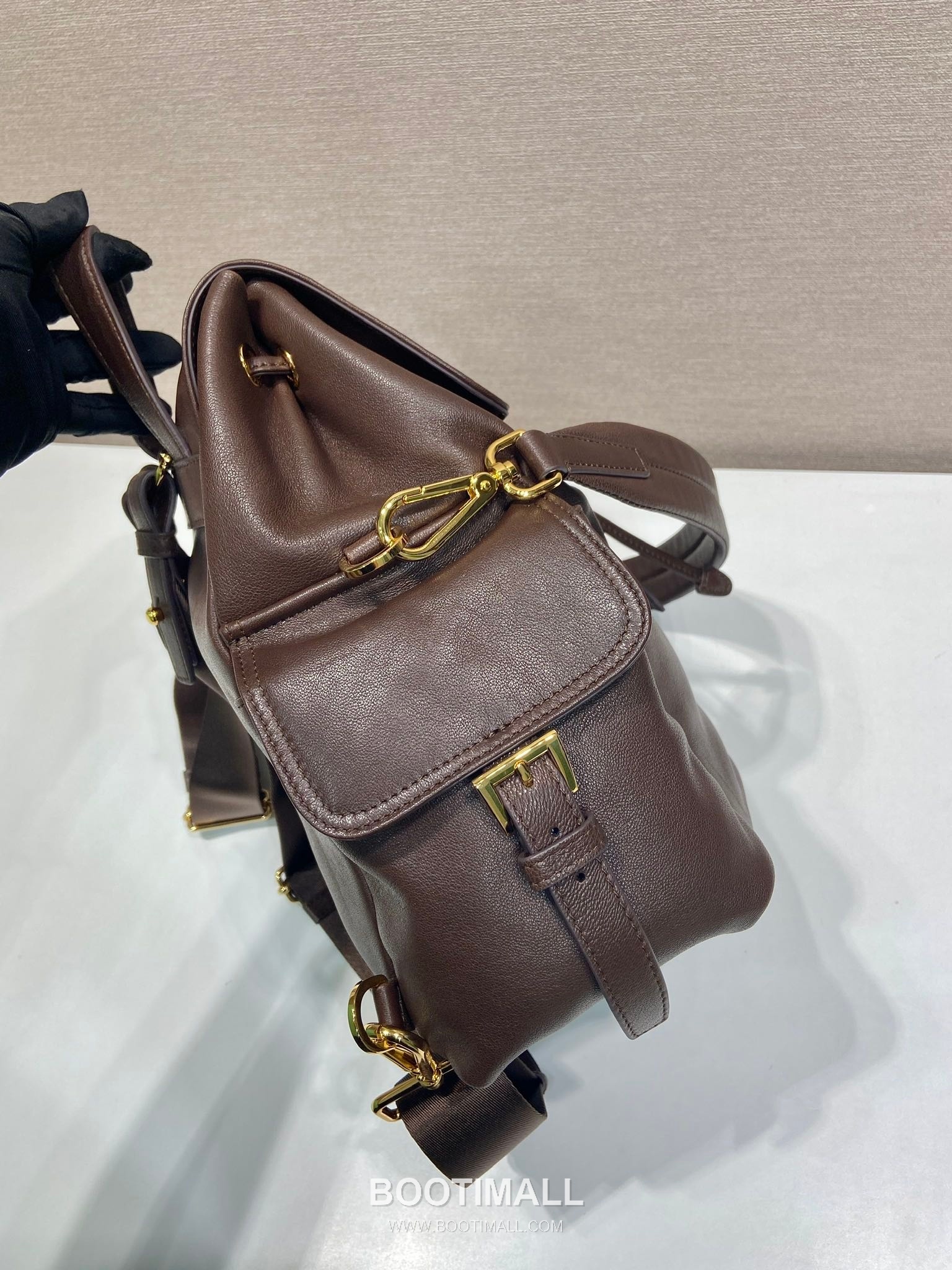 Prada Explore Lambskin Backpack with Flap Buckle Dual Pocket Detail 프라다 익스플로어 램스킨 플랩 버클 듀얼 포켓 백팩 1BZ080 27cm 5
