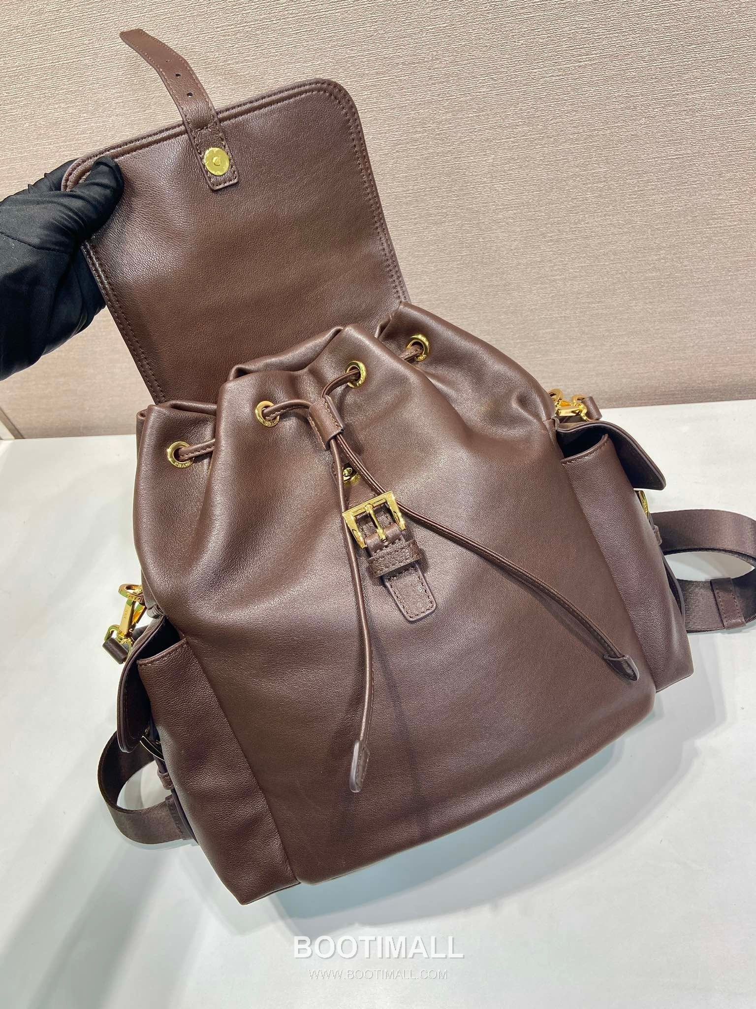 Prada Explore Lambskin Backpack with Flap Buckle Dual Pocket Detail 프라다 익스플로어 램스킨 플랩 버클 듀얼 포켓 백팩 1BZ080 27cm 7