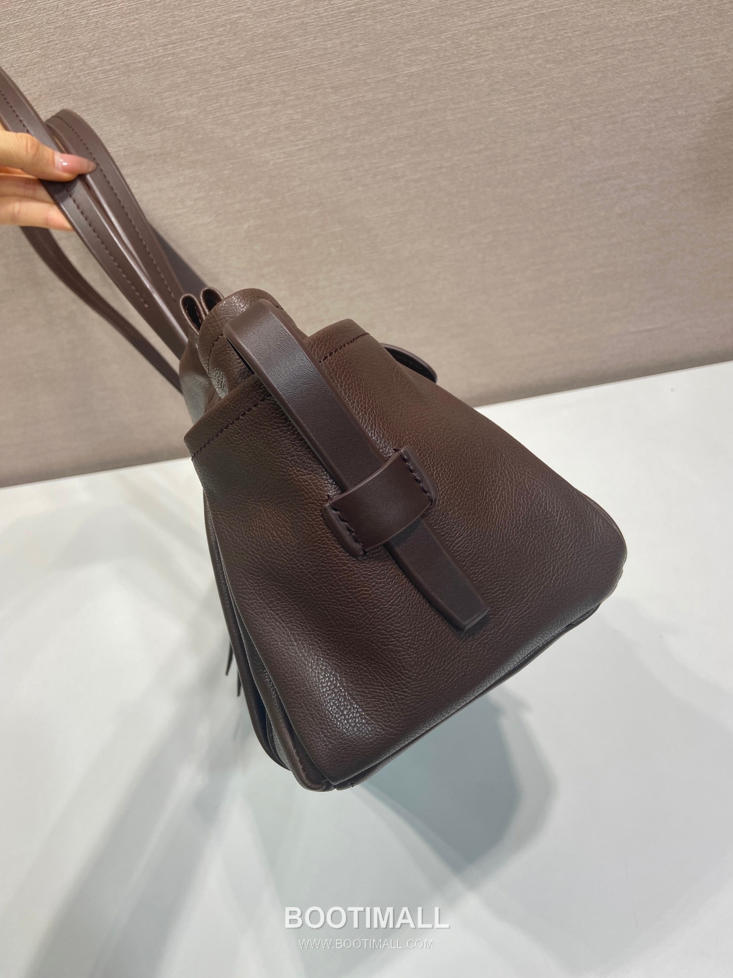 Prada Route Calfskin Tote Bag with Pocket Detail and Shoulder Strap 프라다 루트 카프스킨 포켓 디테일 숄더 스트랩 토트백 1BG645 30cm 17