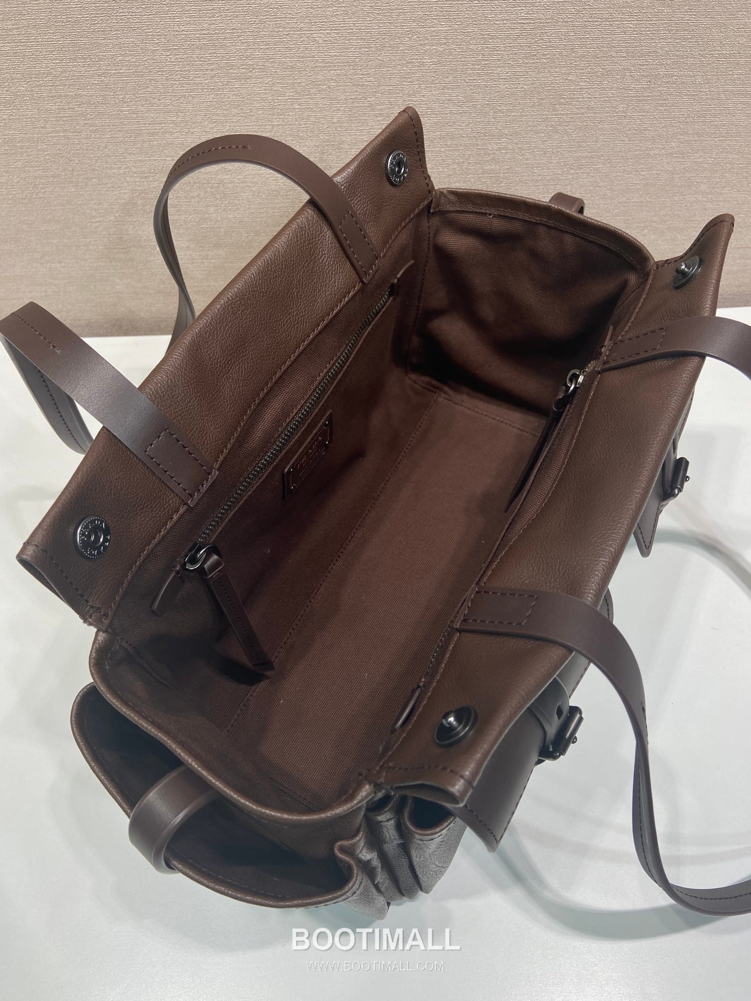 Prada Route Calfskin Tote Bag with Pocket Detail and Shoulder Strap 프라다 루트 카프스킨 포켓 디테일 숄더 스트랩 토트백 1BG645 30cm 19