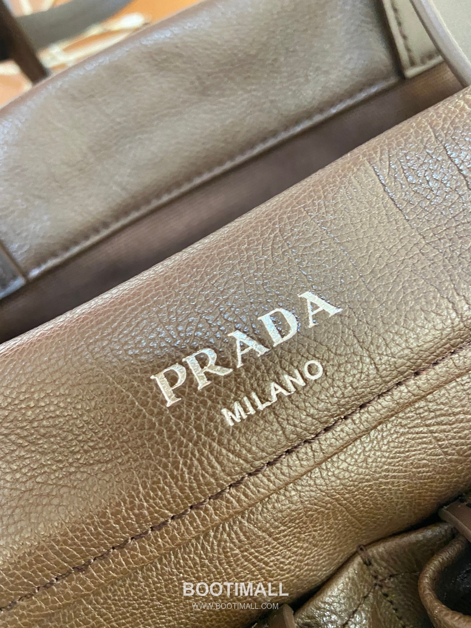 Prada Route Calfskin Tote Bag with Pocket Detail and Shoulder Strap 프라다 루트 카프스킨 포켓 디테일 숄더 스트랩 토트백 1BG645 30cm 21