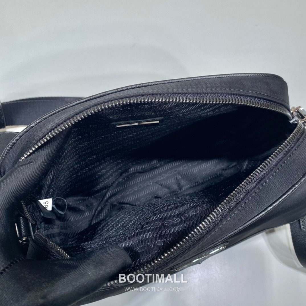 Prada Re-Nylon Crossbody Bag with Triangle Logo Flap Pocket Detail 프라다 리나일론 트라이앵글 로고 플랩 포켓 크로스백 2VH133B 22cm 7