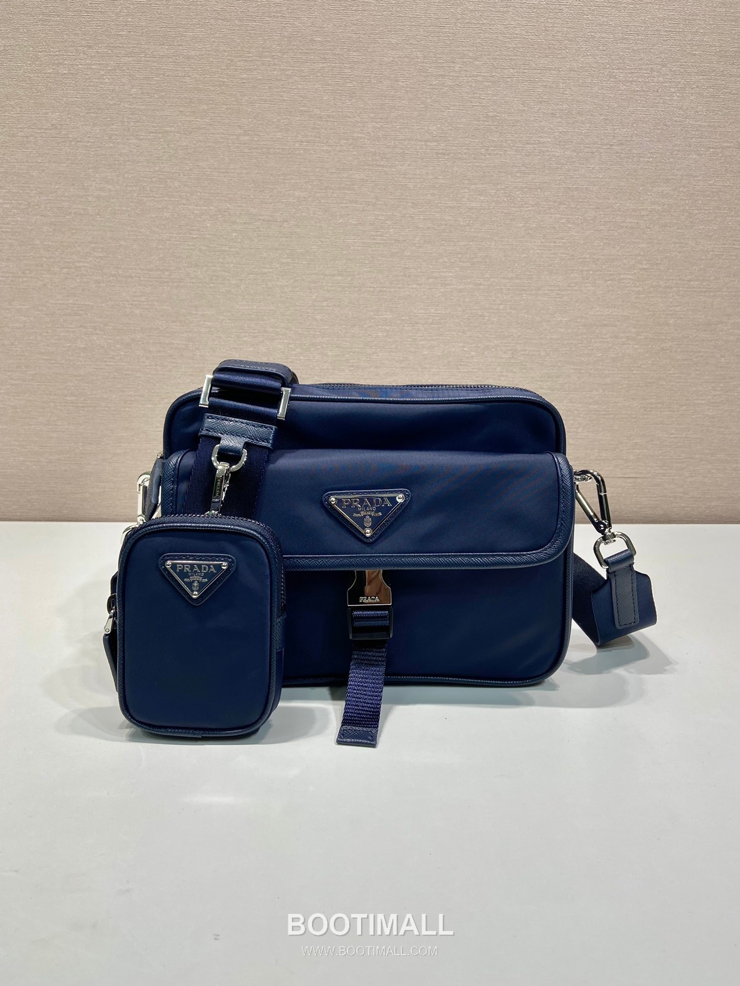 Prada Re-Nylon Crossbody Bag with Triangle Logo Flap Pocket Detail 프라다 리나일론 트라이앵글 로고 플랩 포켓 크로스백 2VH133B 22cm 1