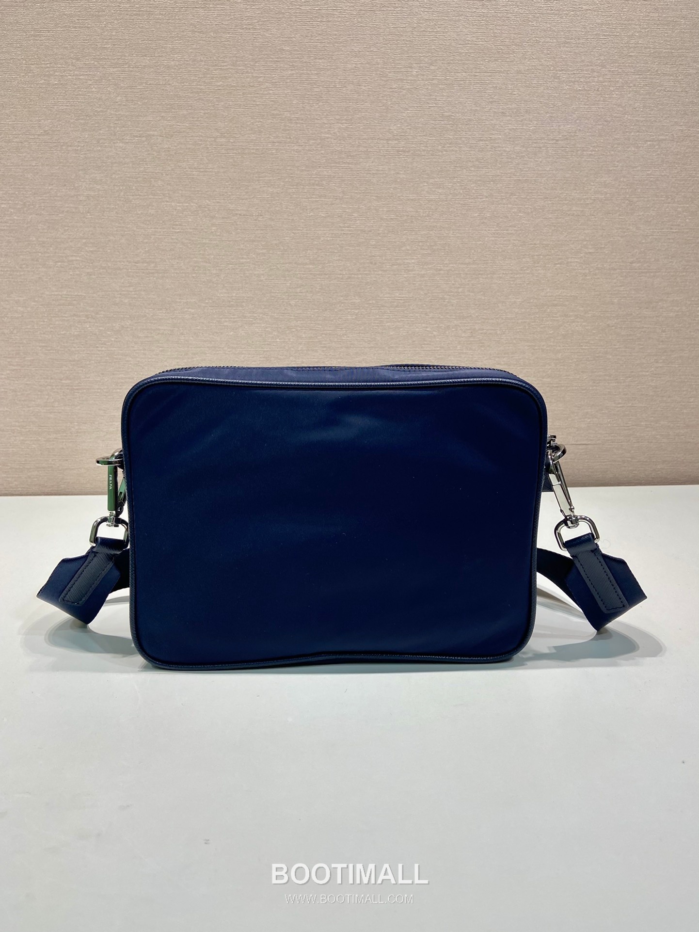 Prada Re-Nylon Crossbody Bag with Triangle Logo Flap Pocket Detail 프라다 리나일론 트라이앵글 로고 플랩 포켓 크로스백 2VH133B 22cm 3
