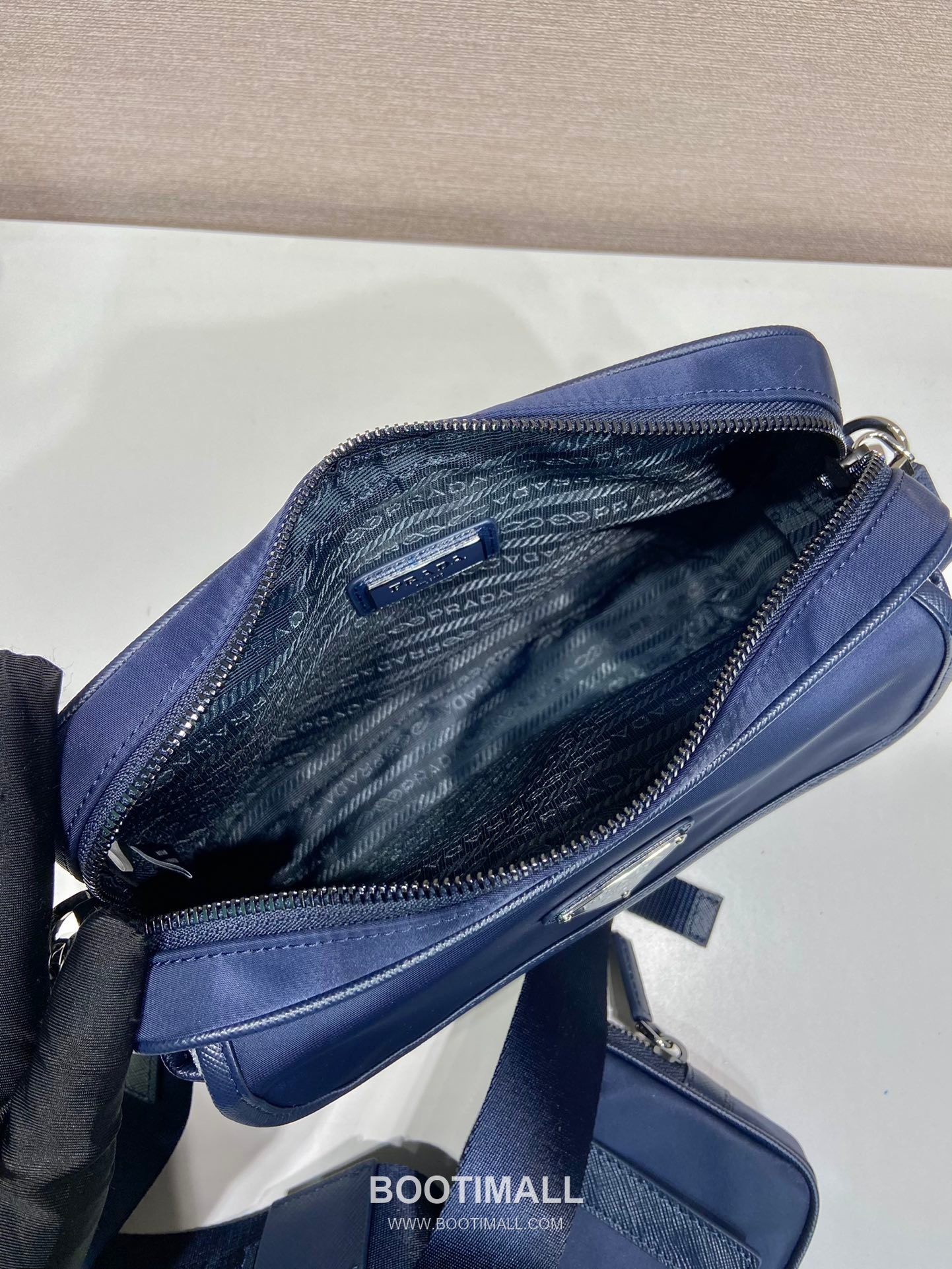 Prada Re-Nylon Crossbody Bag with Triangle Logo Flap Pocket Detail 프라다 리나일론 트라이앵글 로고 플랩 포켓 크로스백 2VH133B 22cm 8