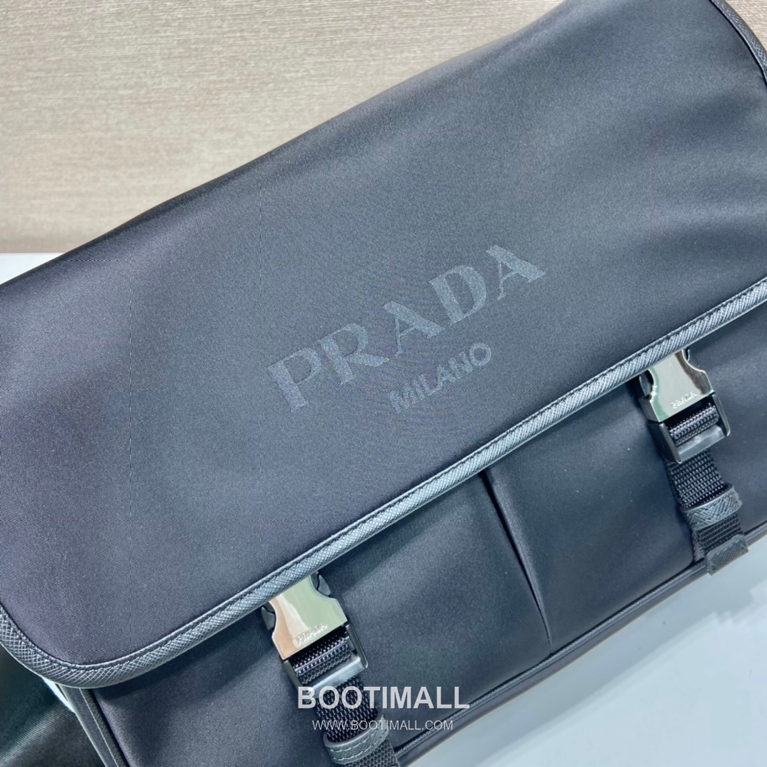 Prada Nylon Saffiano Calfskin Messenger Bag with Flap Strap Detail 프라다 나일론 사피아노 카프스킨 플랩 스트랩 메신저백 VA0768 32cm 2