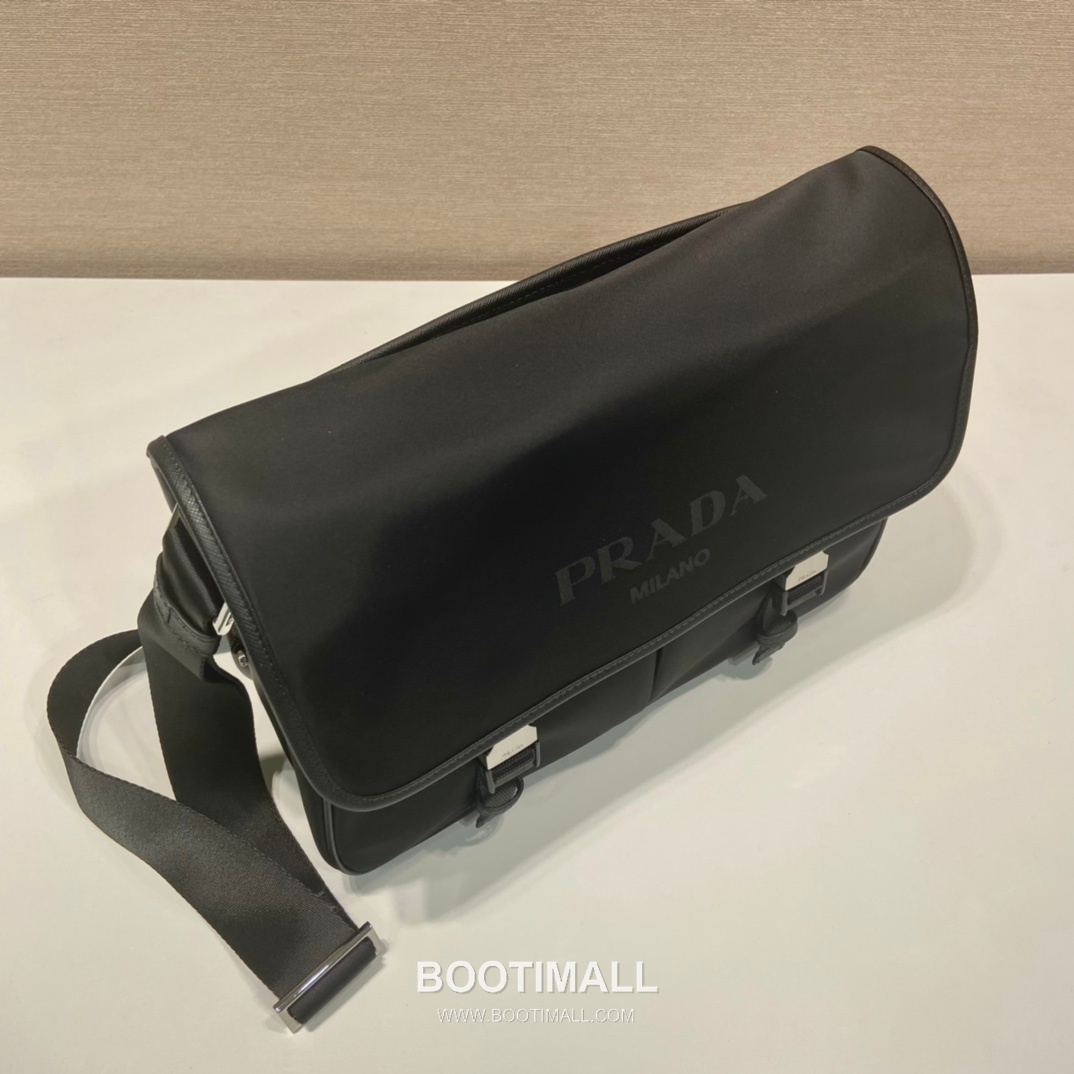 Prada Nylon Saffiano Calfskin Messenger Bag with Flap Strap Detail 프라다 나일론 사피아노 카프스킨 플랩 스트랩 메신저백 VA0768 32cm 3