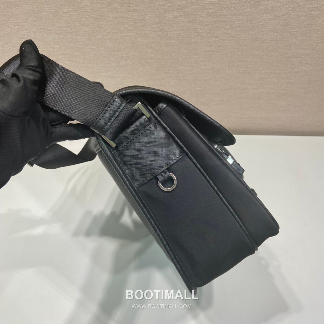 Prada Nylon Saffiano Calfskin Messenger Bag with Flap Strap Detail 프라다 나일론 사피아노 카프스킨 플랩 스트랩 메신저백 VA0768 32cm 6