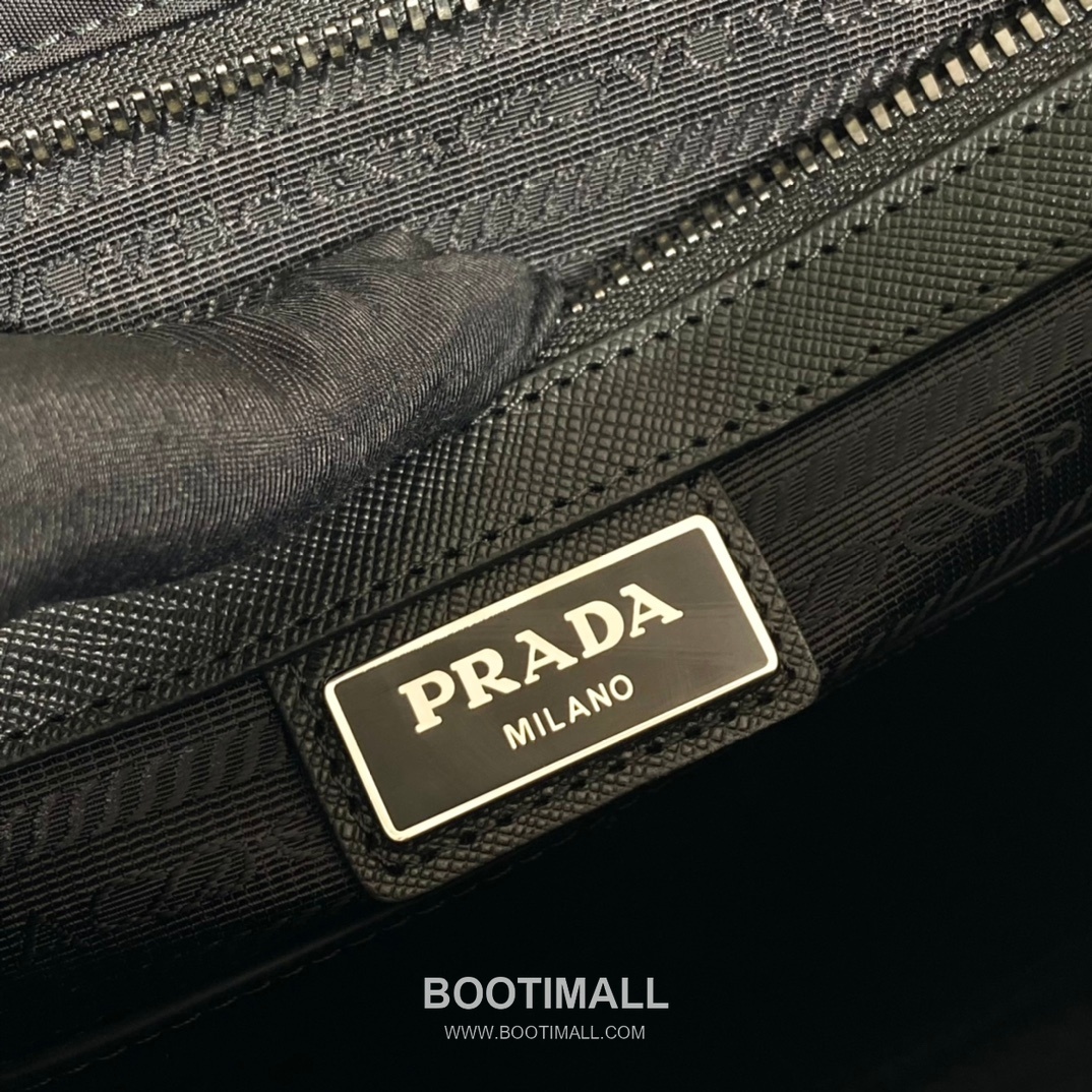 Prada Nylon Saffiano Calfskin Messenger Bag with Flap Strap Detail 프라다 나일론 사피아노 카프스킨 플랩 스트랩 메신저백 VA0768 32cm 9