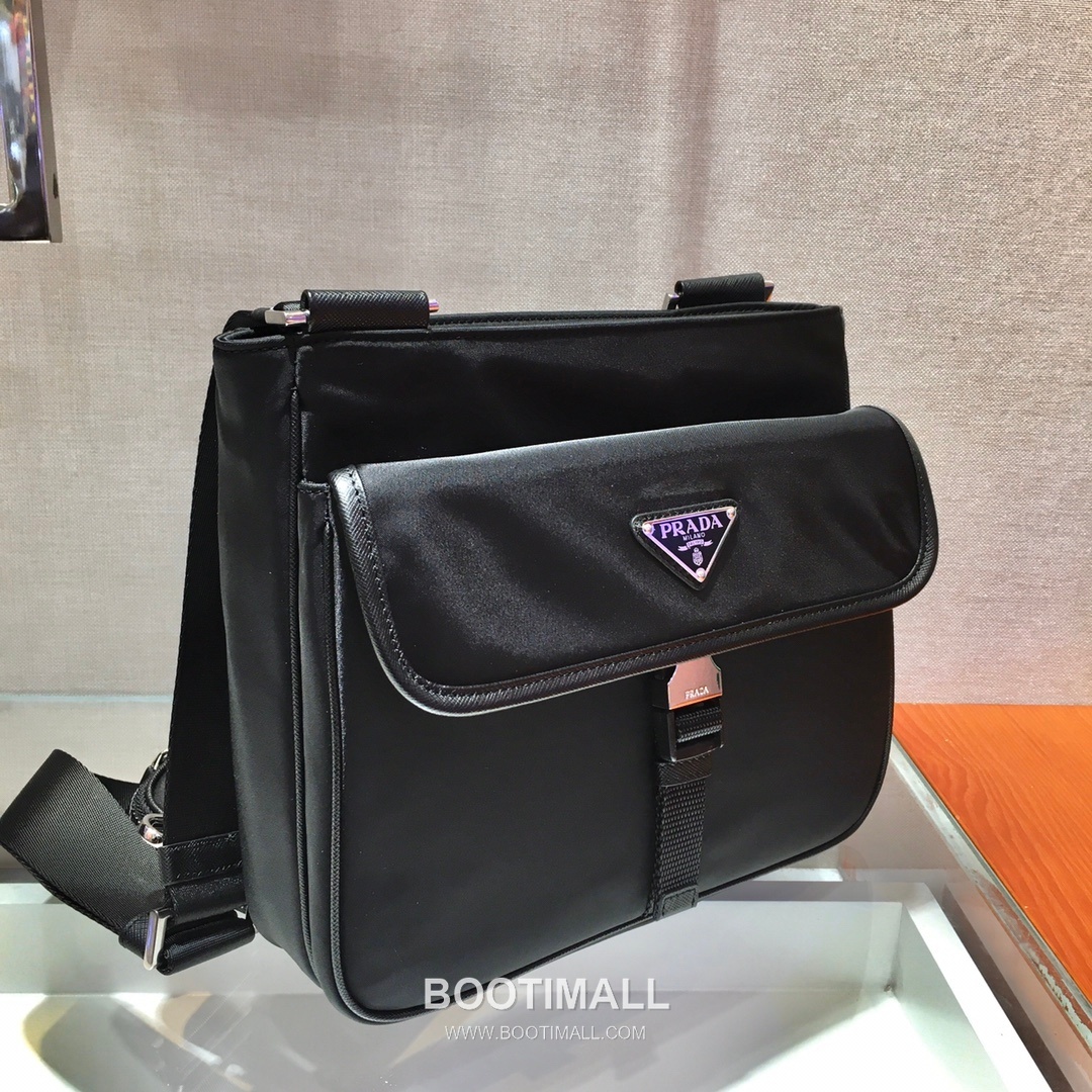 Prada Re-Nylon Crossbody Bag with Triangle Logo Three in One Pouch Detail 프라다 리나일론 트라이앵글 로고 3in1 파우치 크로스백 2VH110 25cm 3