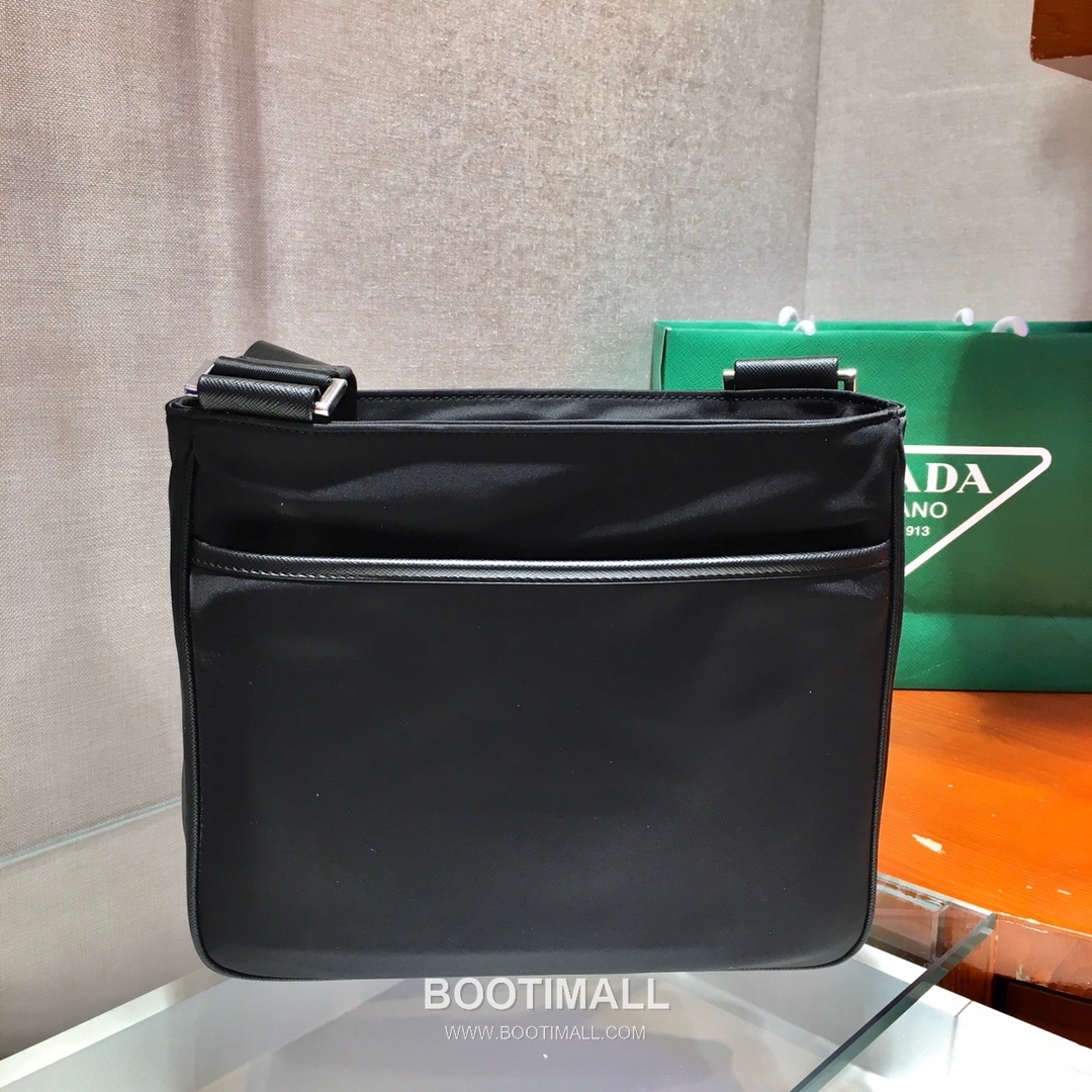 Prada Re-Nylon Crossbody Bag with Triangle Logo Three in One Pouch Detail 프라다 리나일론 트라이앵글 로고 3in1 파우치 크로스백 2VH110 25cm 4