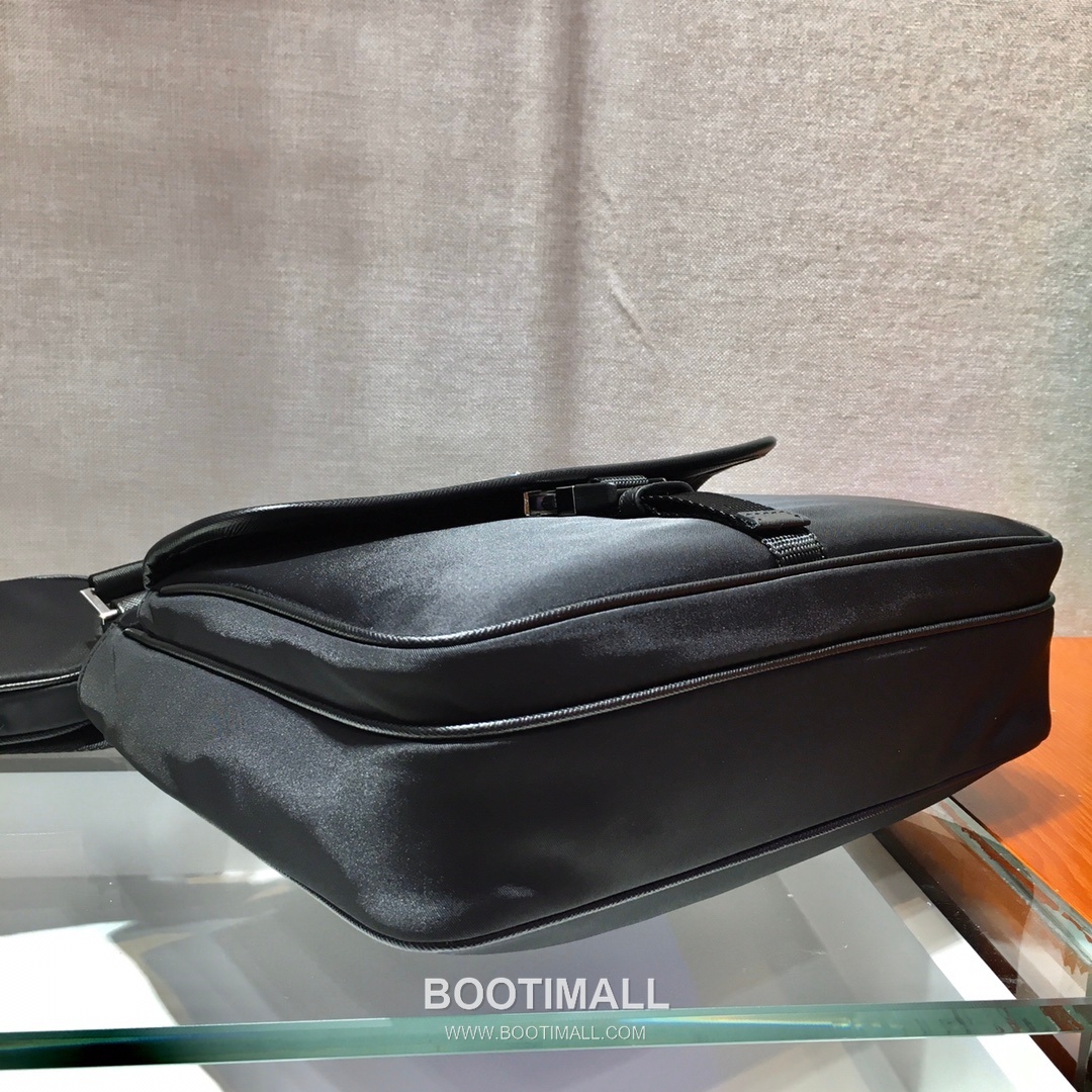 Prada Re-Nylon Crossbody Bag with Triangle Logo Three in One Pouch Detail 프라다 리나일론 트라이앵글 로고 3in1 파우치 크로스백 2VH110 25cm 6