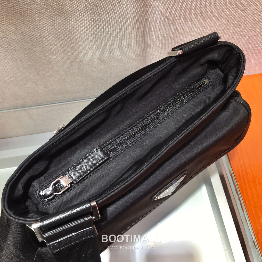 Prada Re-Nylon Crossbody Bag with Triangle Logo Three in One Pouch Detail 프라다 리나일론 트라이앵글 로고 3in1 파우치 크로스백 2VH110 25cm 7