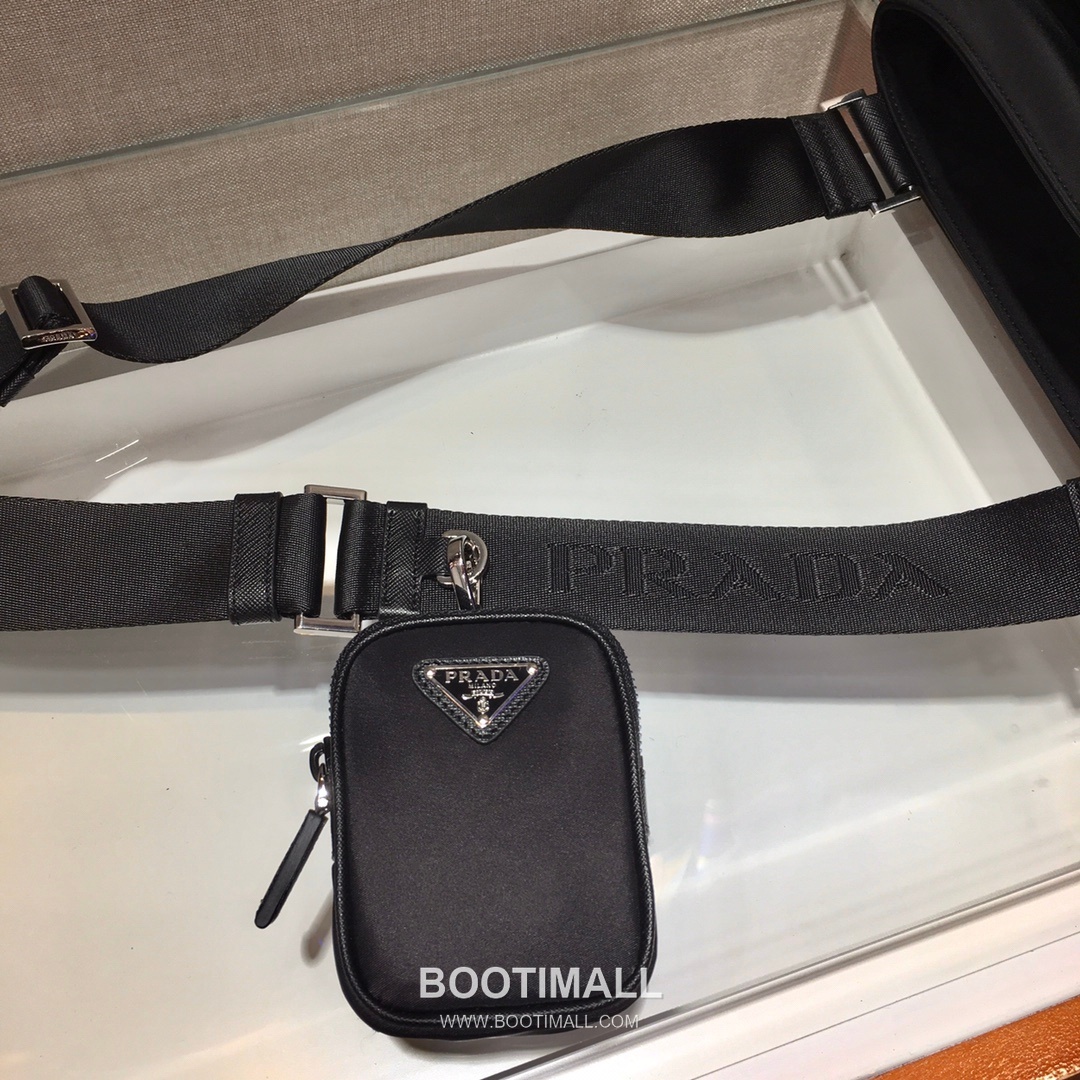 Prada Re-Nylon Crossbody Bag with Triangle Logo Three in One Pouch Detail 프라다 리나일론 트라이앵글 로고 3in1 파우치 크로스백 2VH110 25cm 8
