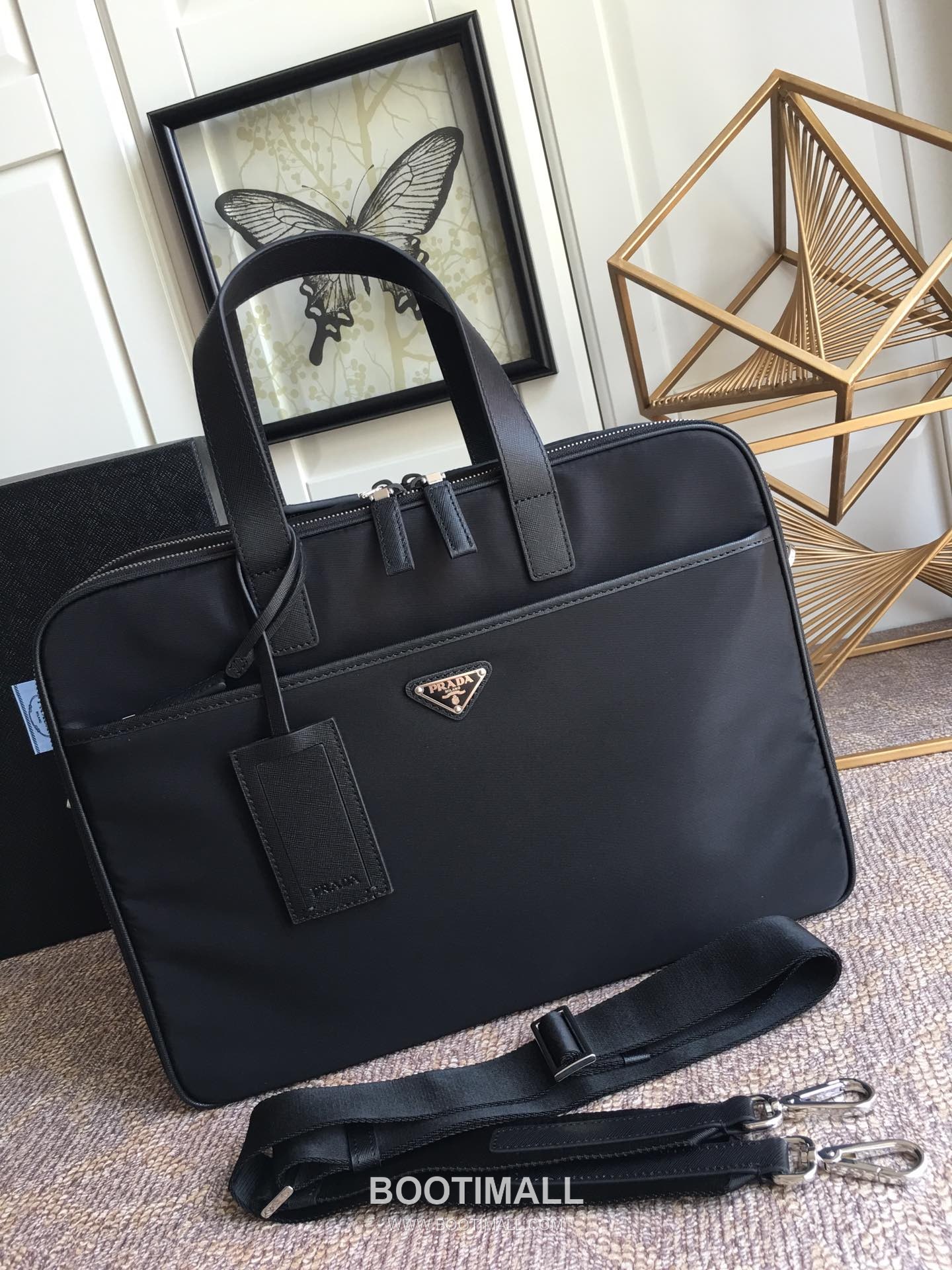 Prada Nylon Saffiano Calfskin Tote Bag with Dual Layer Compartment Detail 프라다 나일론 사피아노 카프스킨 듀얼 레이어 컴파트먼트 토트백 2VE407 39cm 2