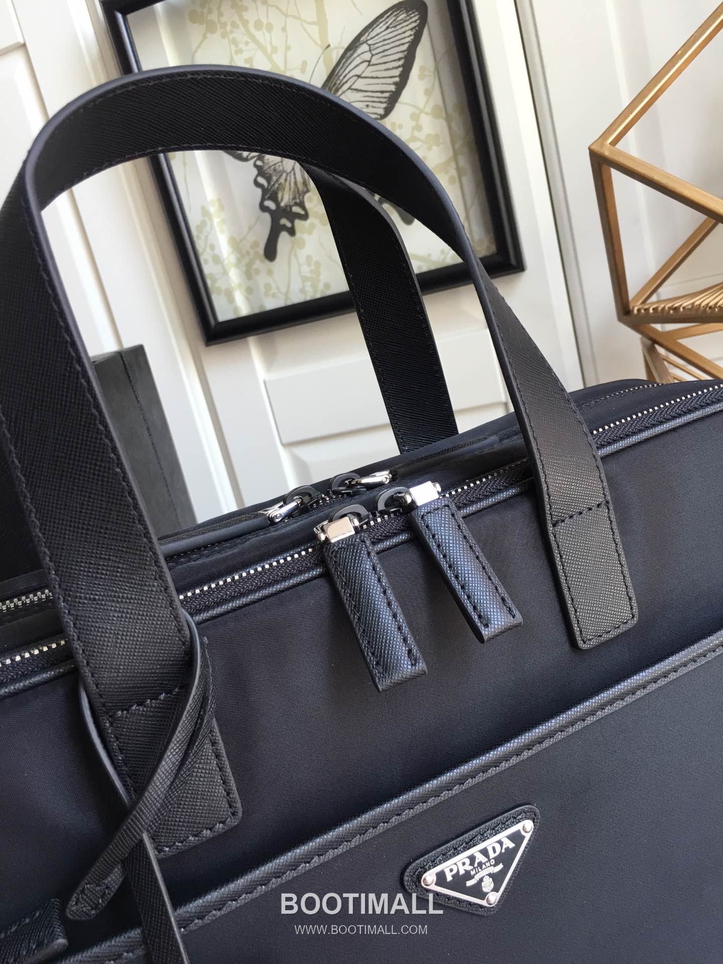 Prada Nylon Saffiano Calfskin Tote Bag with Dual Layer Compartment Detail 프라다 나일론 사피아노 카프스킨 듀얼 레이어 컴파트먼트 토트백 2VE407 39cm 3