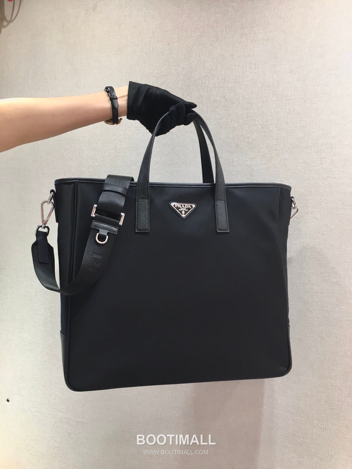 Prada Nylon Saffiano Calfskin Shopping Tote Bag with Detachable Strap Detail 프라다 나일론 사피아노 카프스킨 탈부착 스트랩 쇼핑 토트백 2VG064 36cm 1