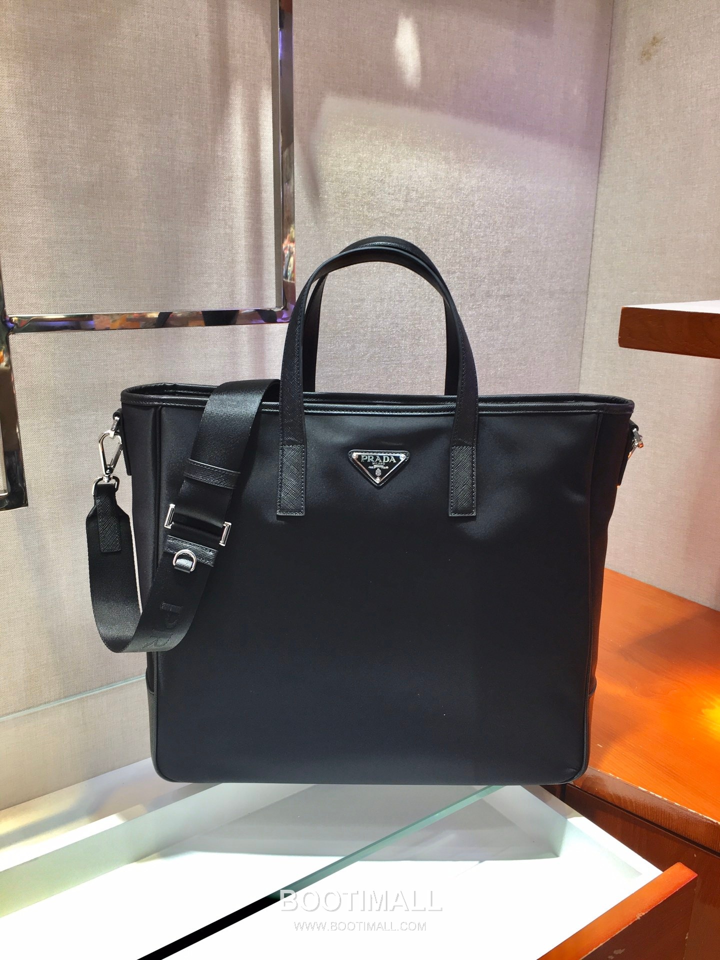 Prada Nylon Saffiano Calfskin Shopping Tote Bag with Detachable Strap Detail 프라다 나일론 사피아노 카프스킨 탈부착 스트랩 쇼핑 토트백 2VG064 36cm 2