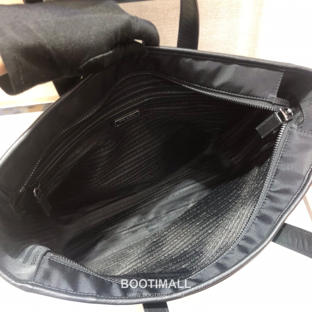 Prada Nylon Saffiano Calfskin Shopping Tote Bag with Detachable Strap Detail 프라다 나일론 사피아노 카프스킨 탈부착 스트랩 쇼핑 토트백 2VG064 36cm 9