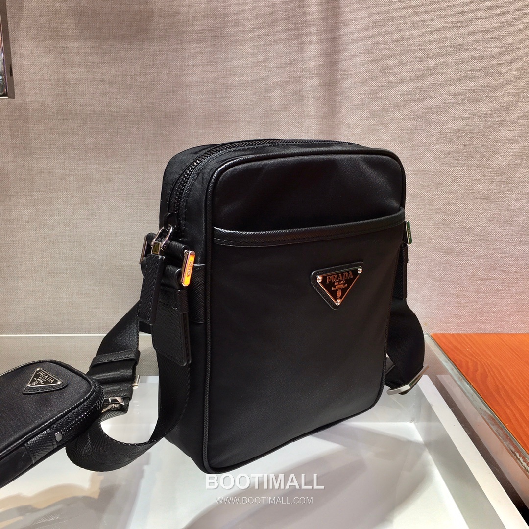 Prada Re-Nylon Crossbody Bag with Triangle Logo Three in One Pouch Detail 프라다 리나일론 트라이앵글 로고 3in1 파우치 크로스백 2VH112 20cm 3