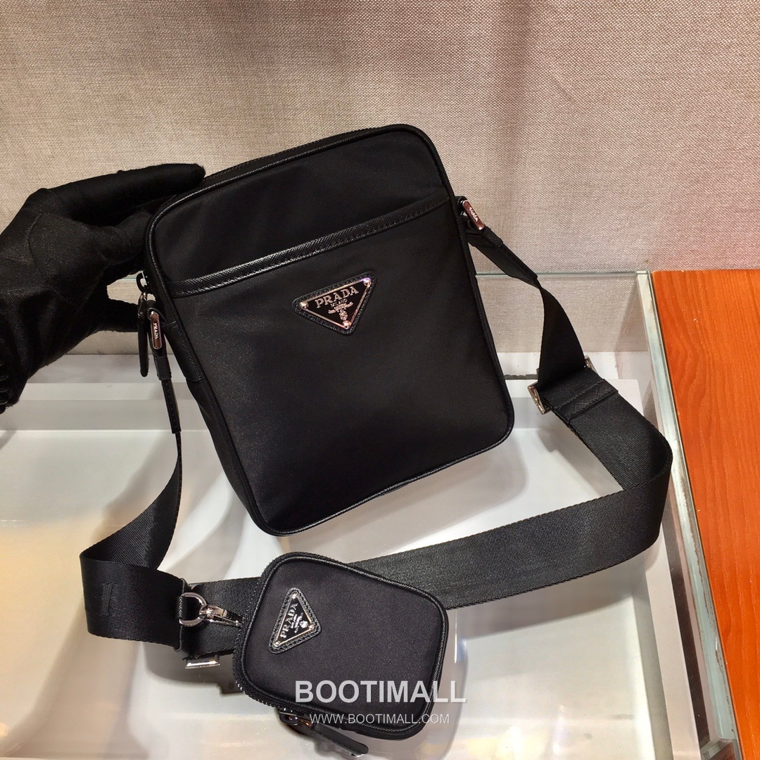 Prada Re-Nylon Crossbody Bag with Triangle Logo Three in One Pouch Detail 프라다 리나일론 트라이앵글 로고 3in1 파우치 크로스백 2VH112 20cm 4