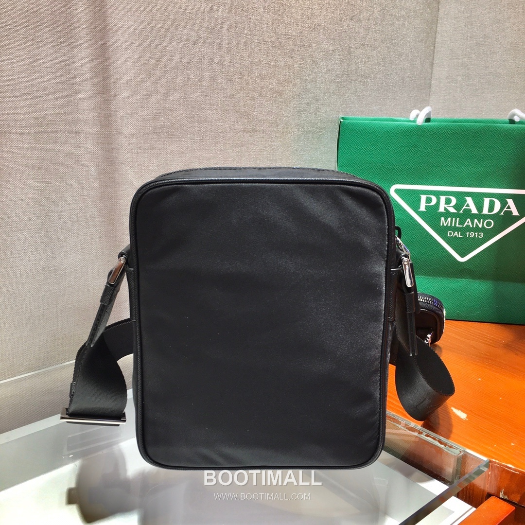 Prada Re-Nylon Crossbody Bag with Triangle Logo Three in One Pouch Detail 프라다 리나일론 트라이앵글 로고 3in1 파우치 크로스백 2VH112 20cm 5