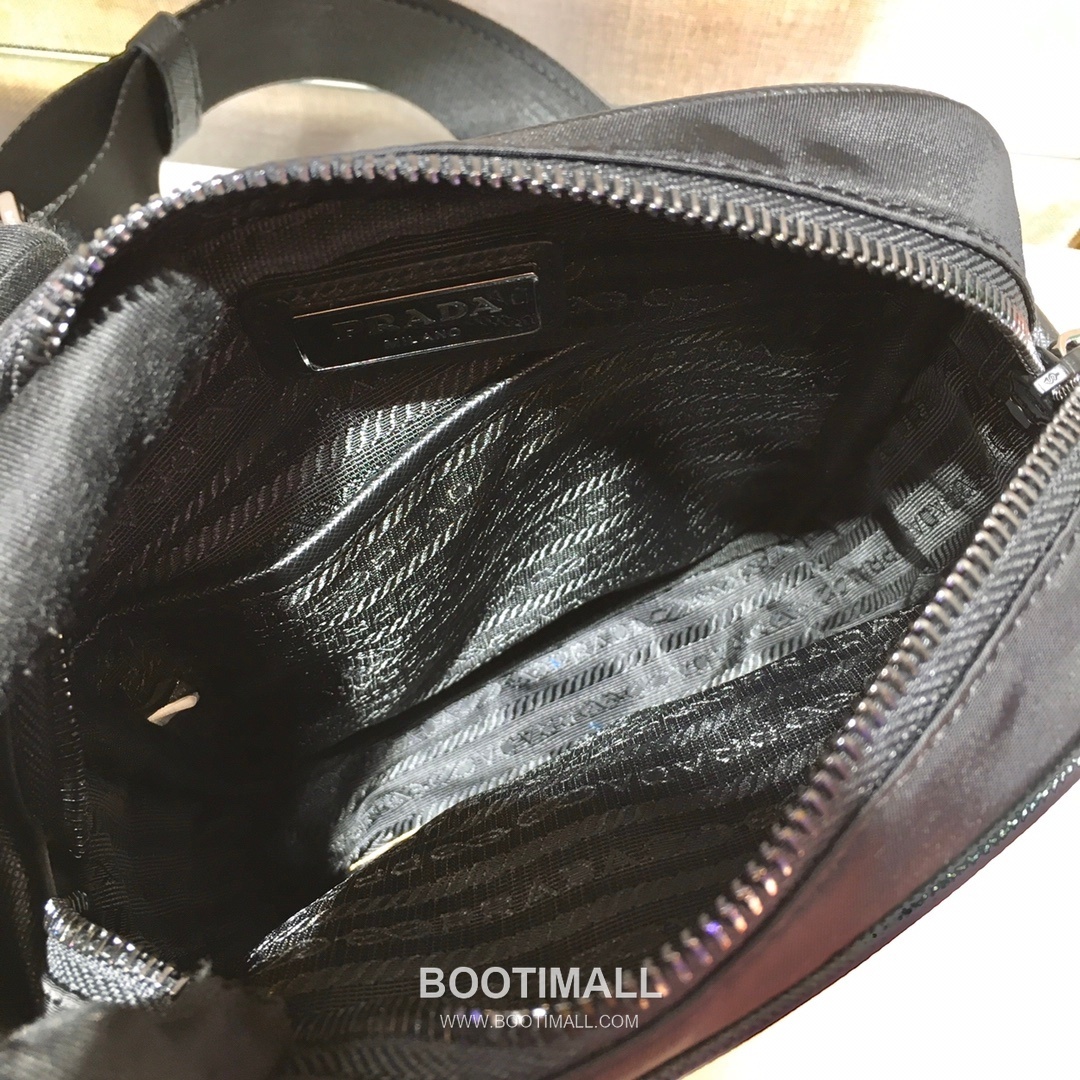 Prada Re-Nylon Crossbody Bag with Triangle Logo Three in One Pouch Detail 프라다 리나일론 트라이앵글 로고 3in1 파우치 크로스백 2VH112 20cm 9