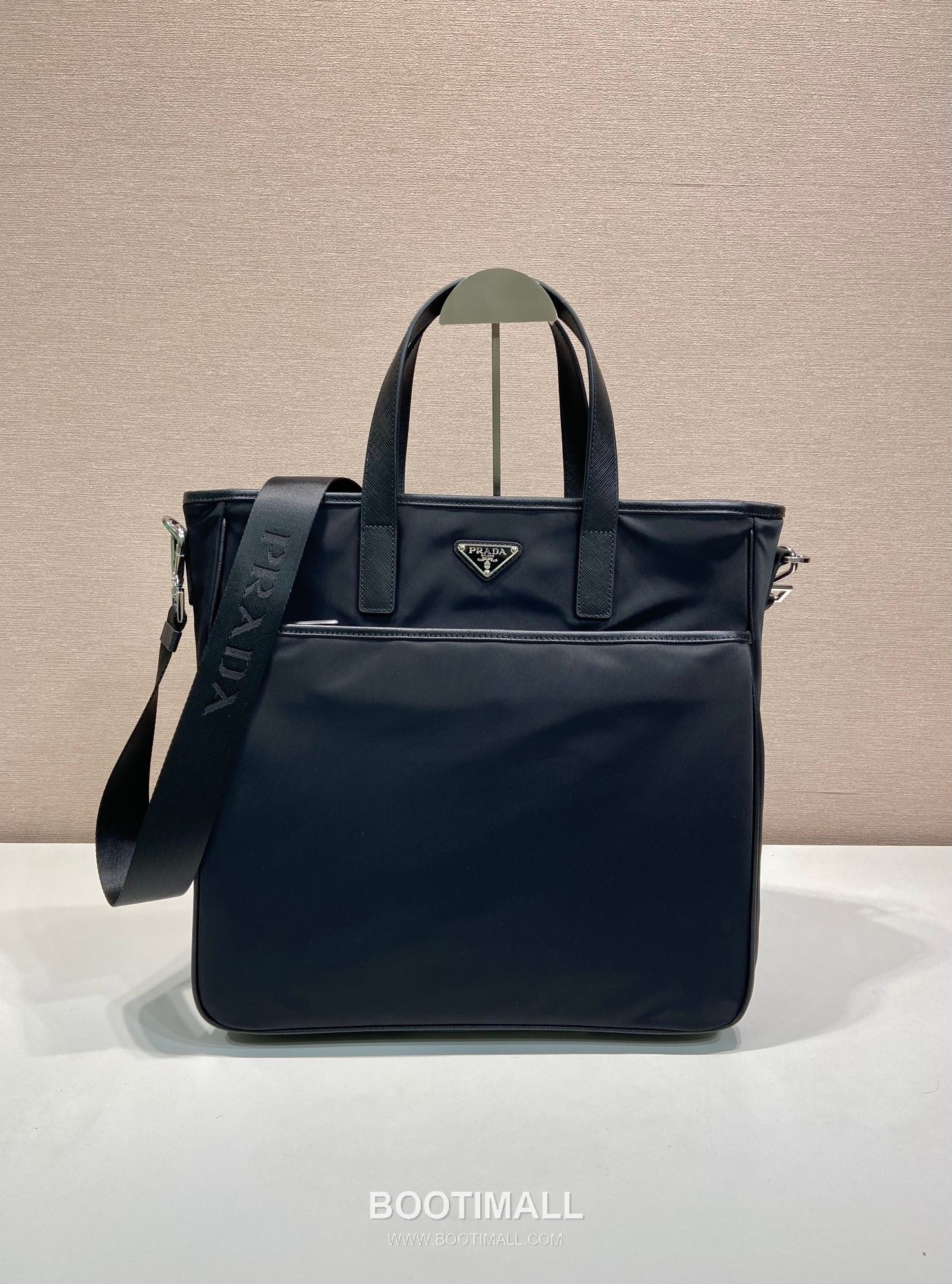 Prada Nylon Saffiano Calfskin Tote Bag with Leather Trim Handle Detail 프라다 나일론 사피아노 카프스킨 레더 트림 핸들 토트백 2VG032 35cm 1