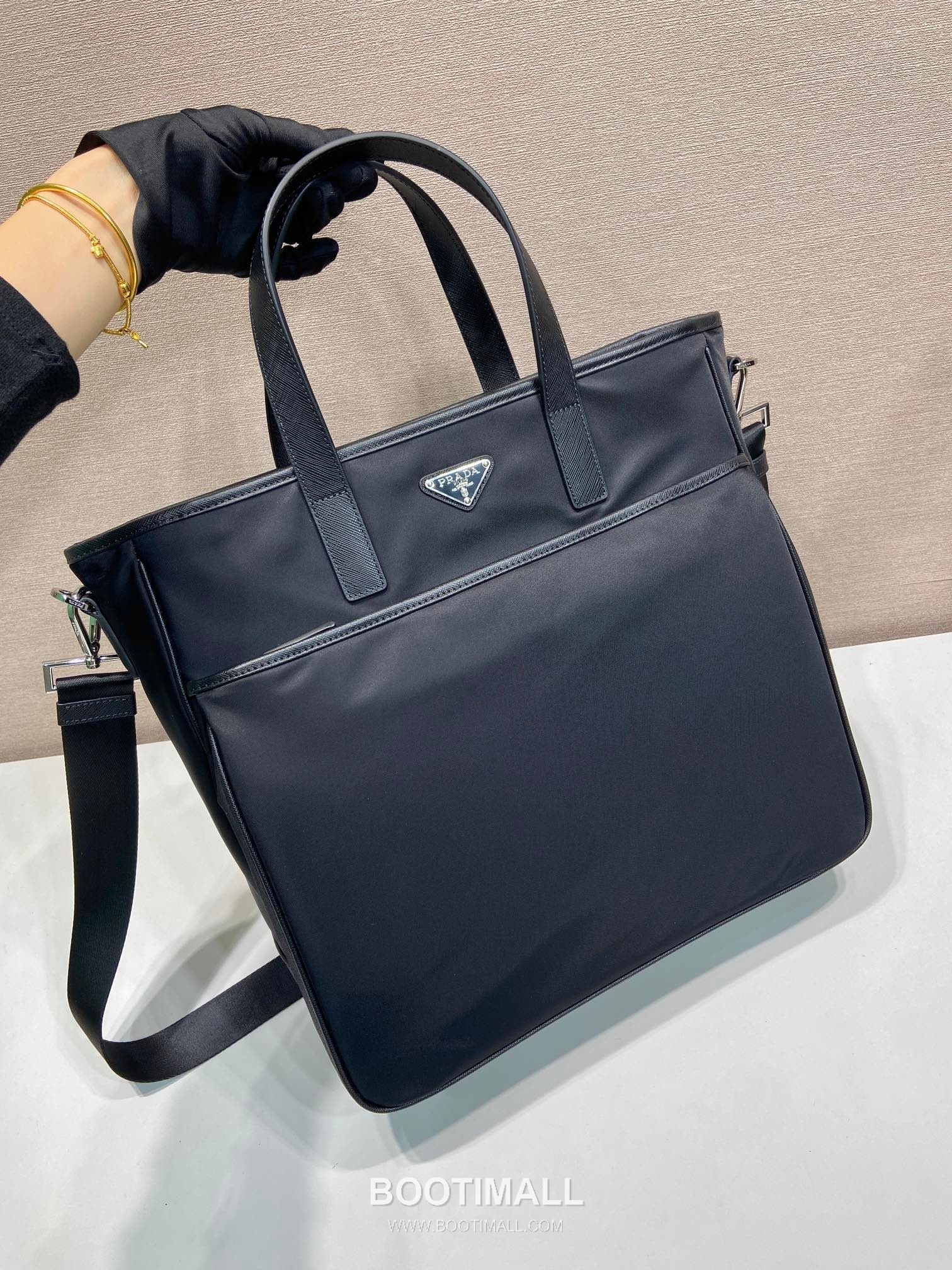 Prada Nylon Saffiano Calfskin Tote Bag with Leather Trim Handle Detail 프라다 나일론 사피아노 카프스킨 레더 트림 핸들 토트백 2VG032 35cm 3