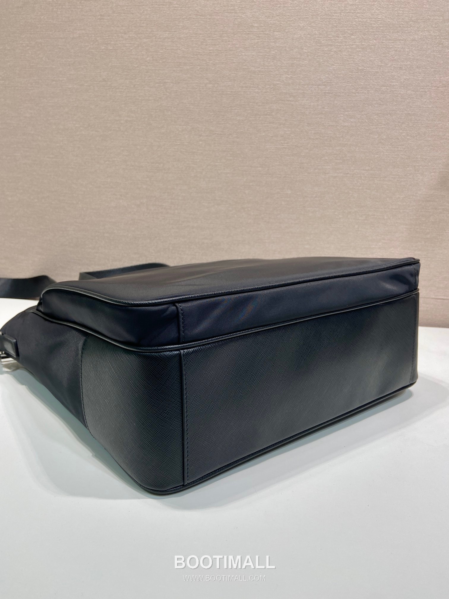 Prada Nylon Saffiano Calfskin Tote Bag with Leather Trim Handle Detail 프라다 나일론 사피아노 카프스킨 레더 트림 핸들 토트백 2VG032 35cm 6